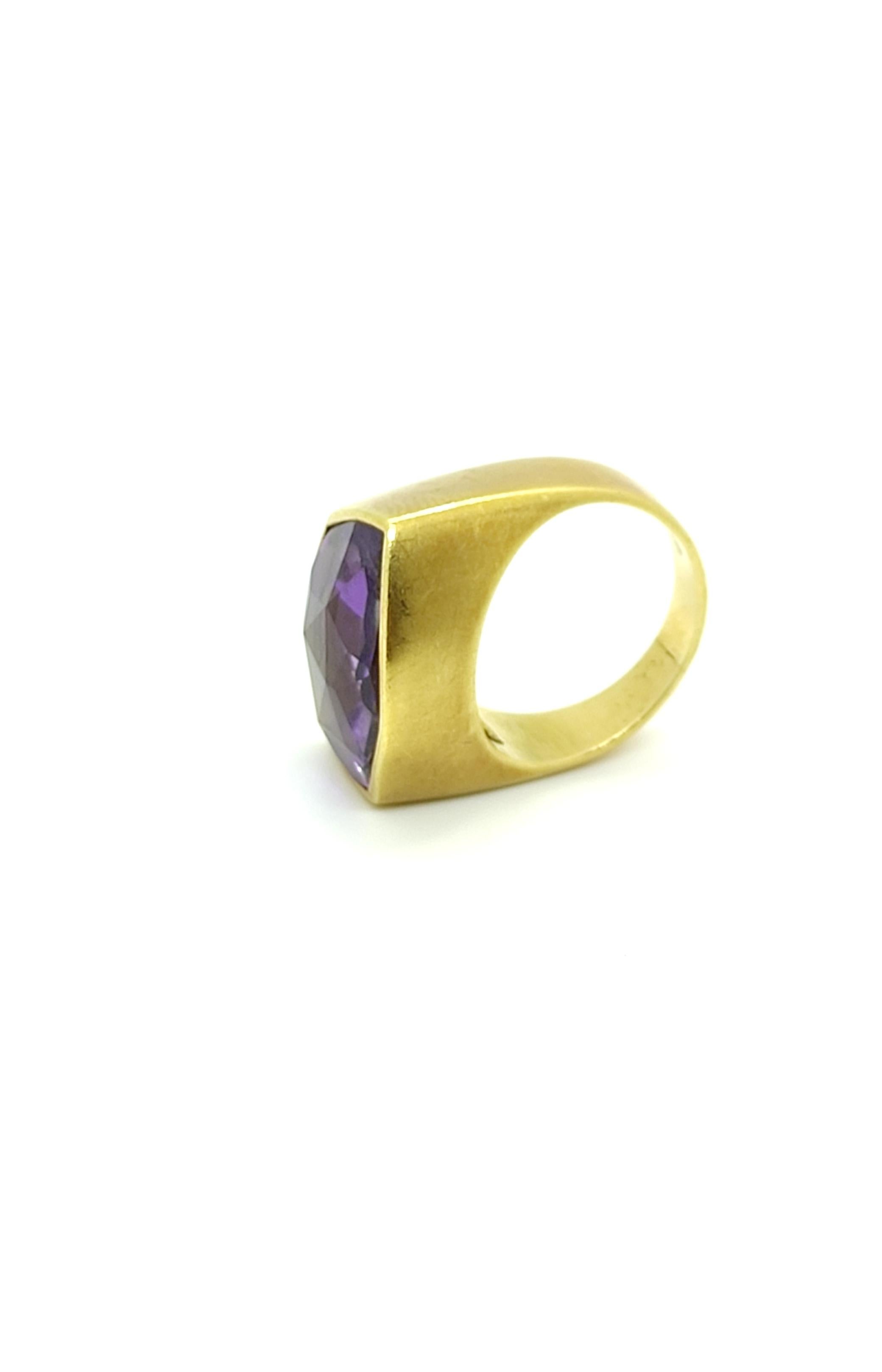 Modern Amethyst Ring 18 Karat Yellow Gold  For Sale