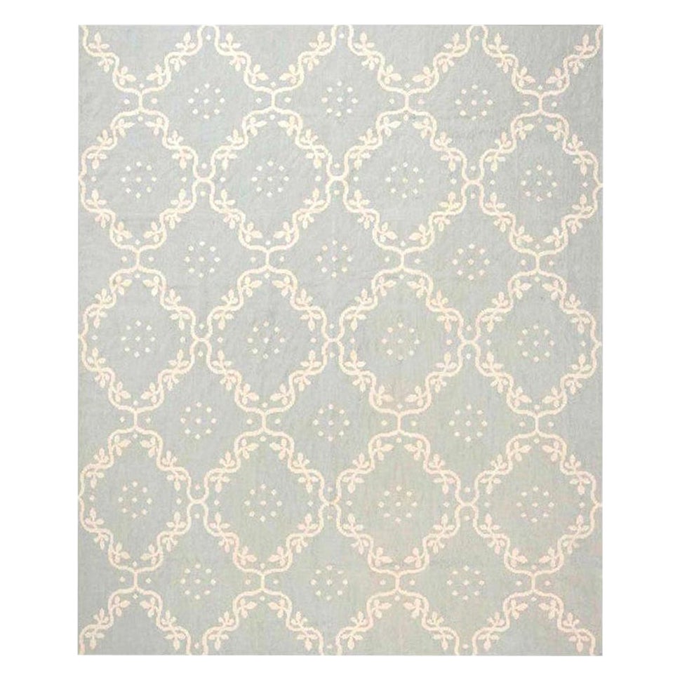 Moderner blauer, weißer Teppich im Aubusson-Design von Doris Leslie Blau