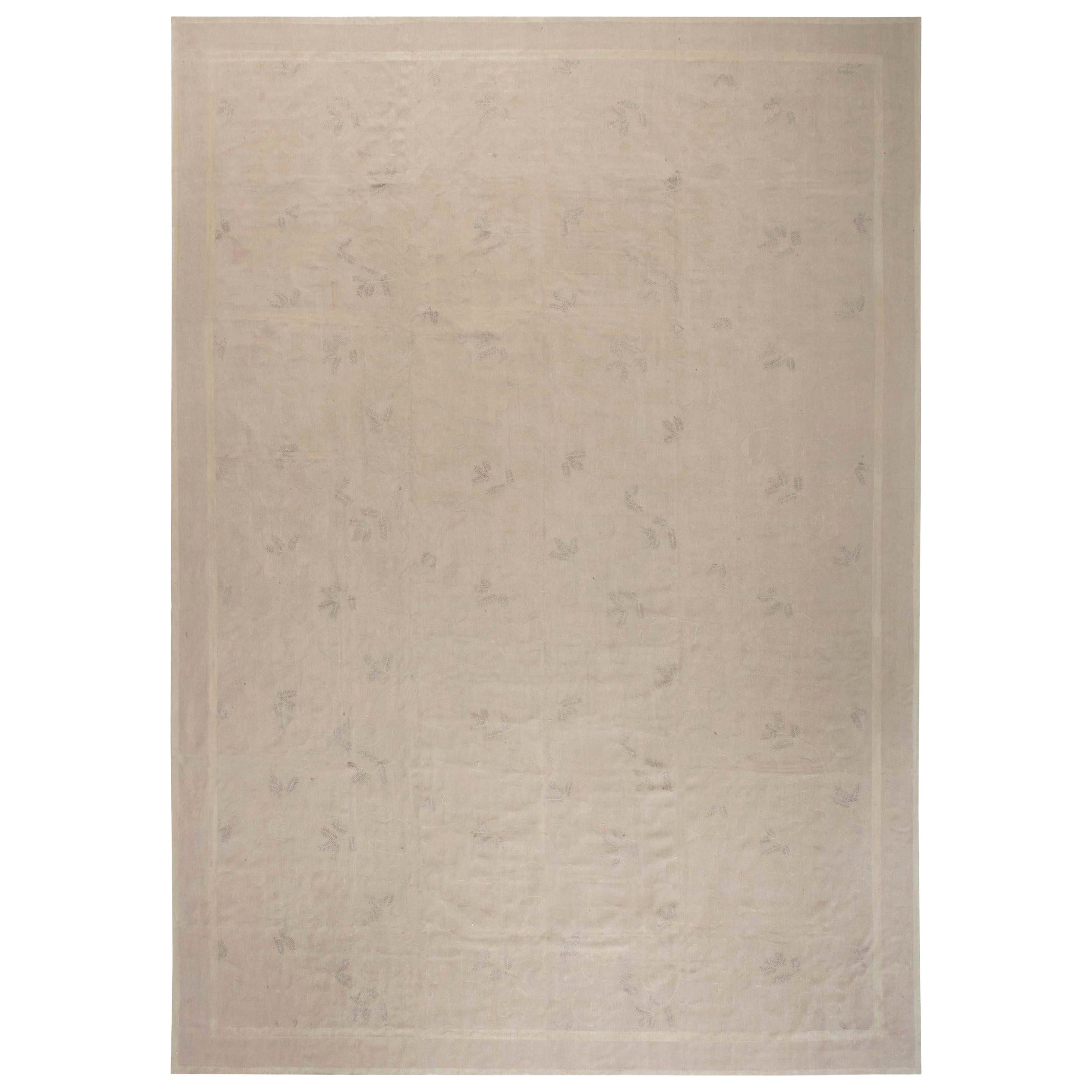 Moderner beigefarbener Wollteppich im Aubusson-Stil von Eric Cohler von Doris Leslie Blau