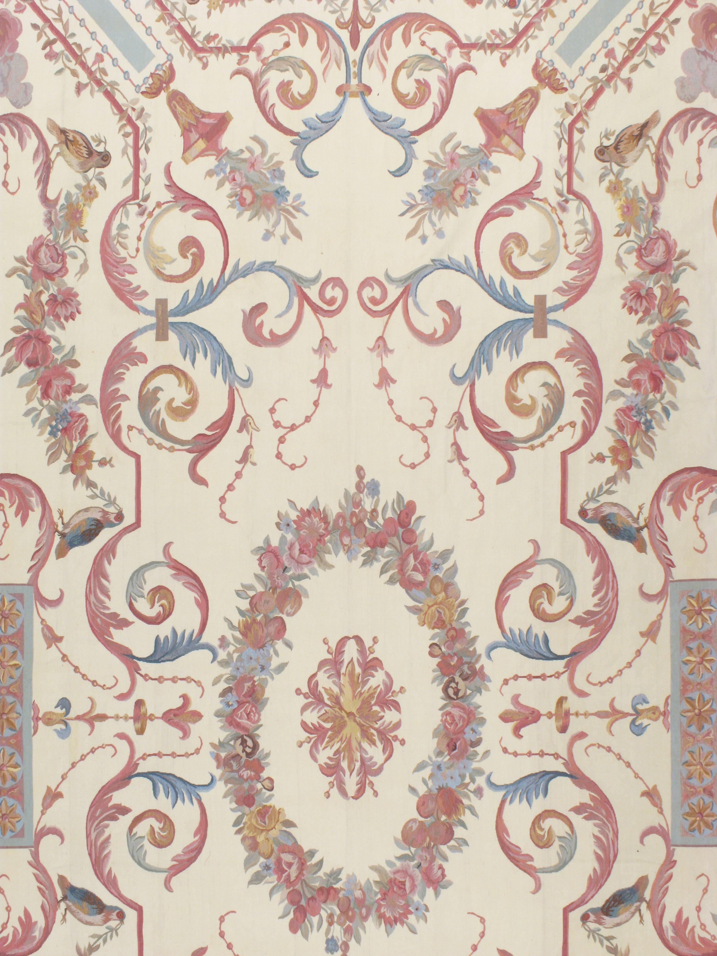 Chinois Aubusson contemporain de style Louis XV en ivoire, rose, bleu et gris en vente