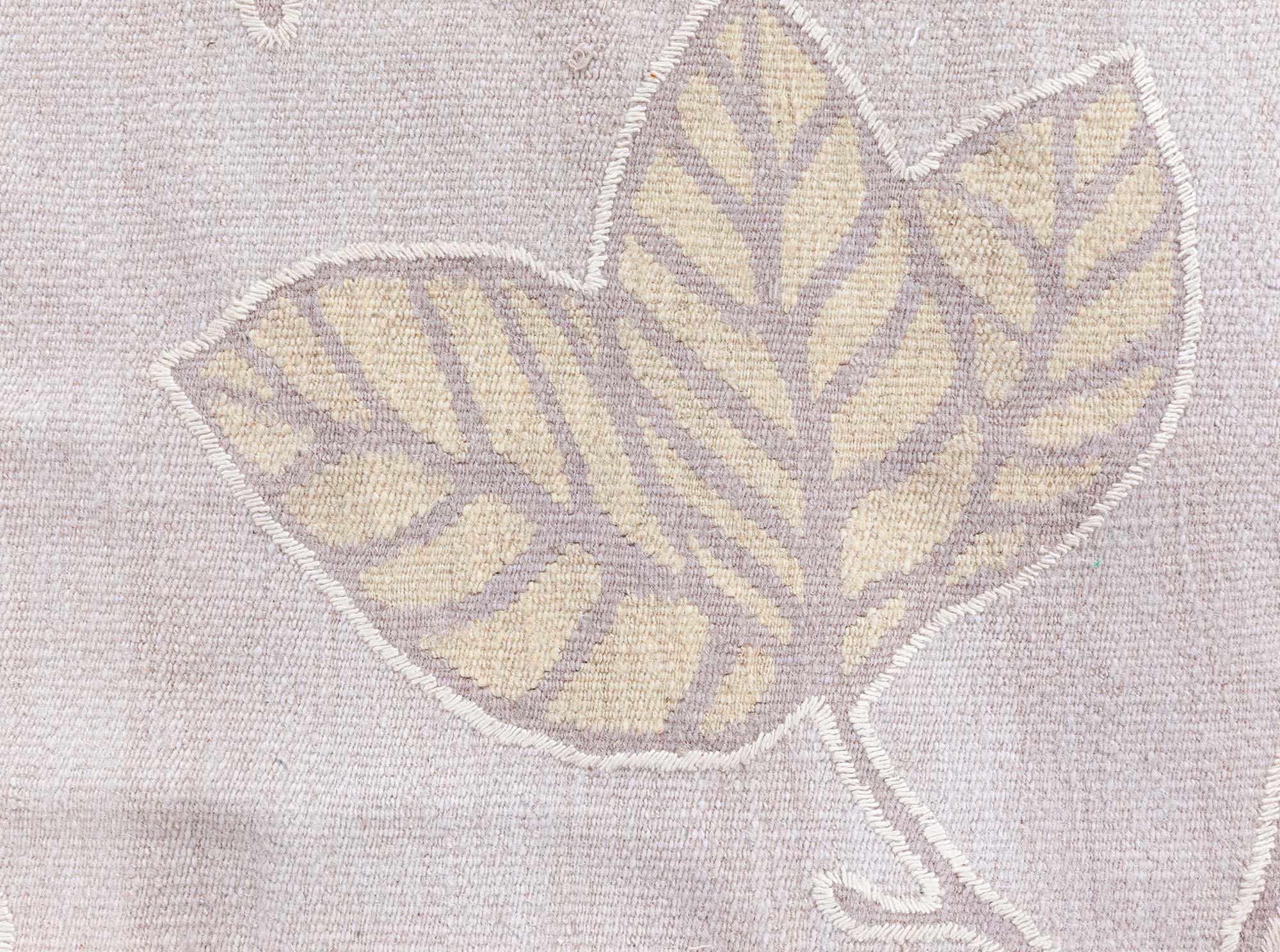 Cinese Tappeto moderno a trama piatta in stile Aubusson di Doris Leslie Blau in vendita