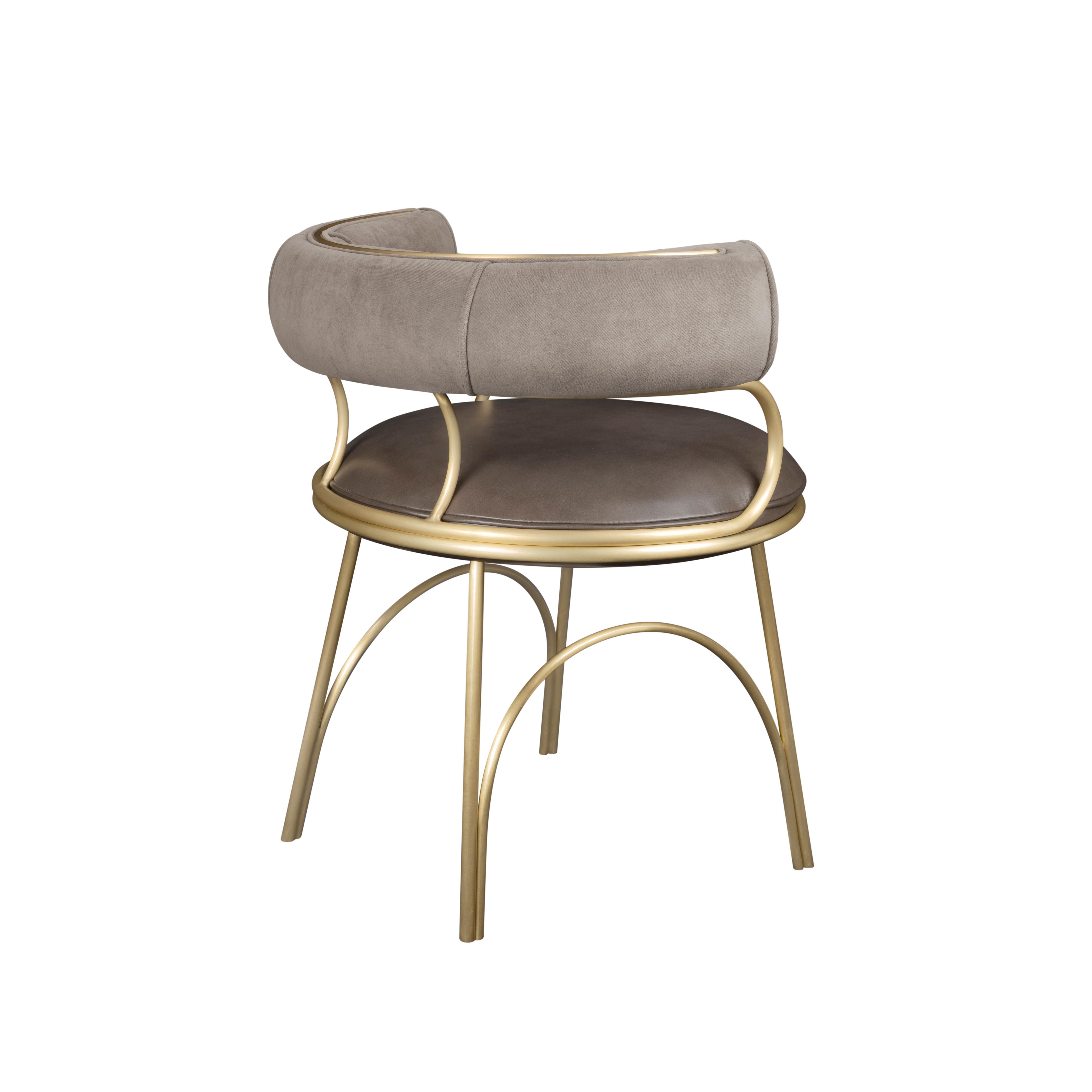 Portugais Chaise de salle à manger moderne Austin en acier et velours fabriquée à la main au Portugal par Porus Studio en vente