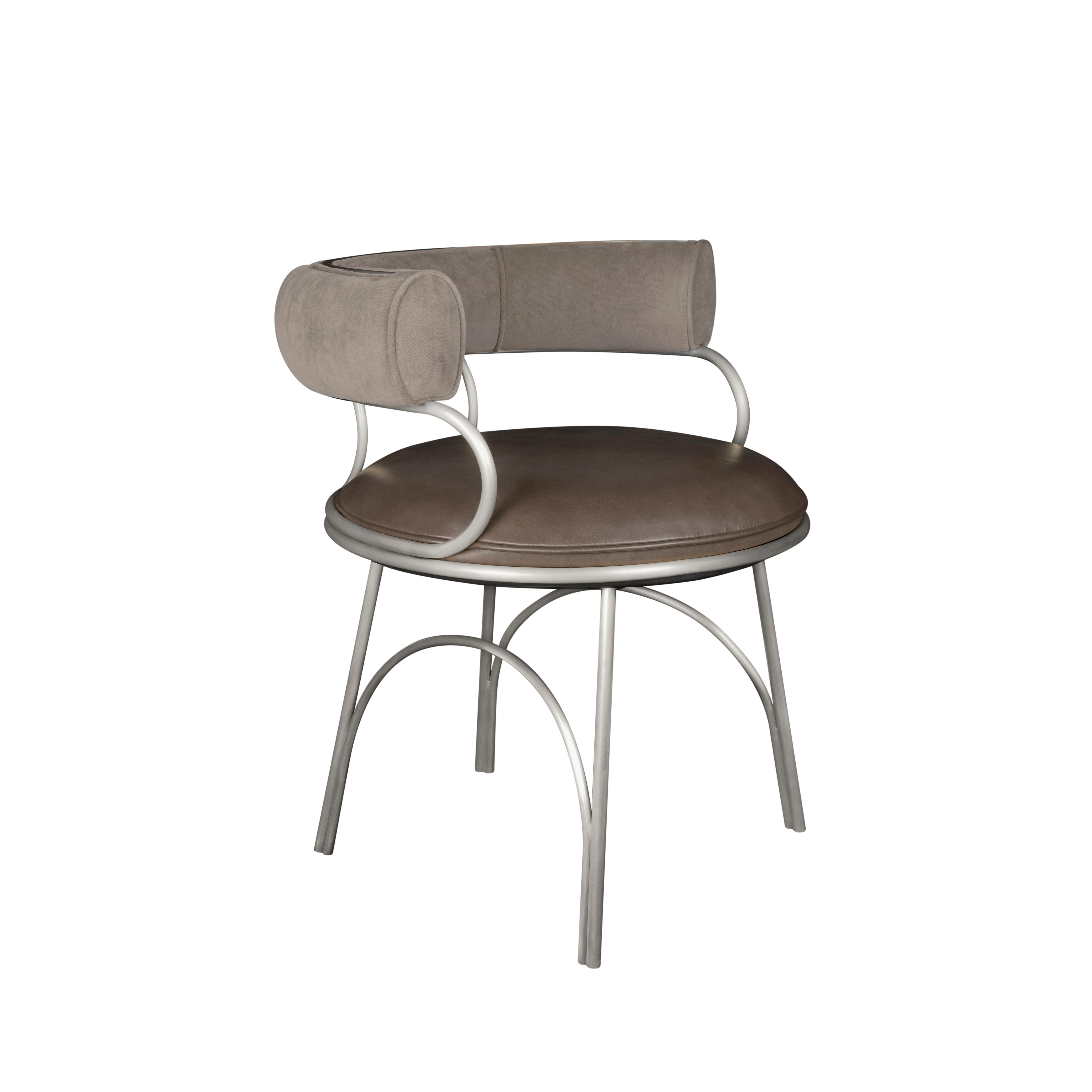 XXIe siècle et contemporain Chaise de salle à manger moderne Austin en acier et velours fabriquée à la main au Portugal par Porus Studio en vente