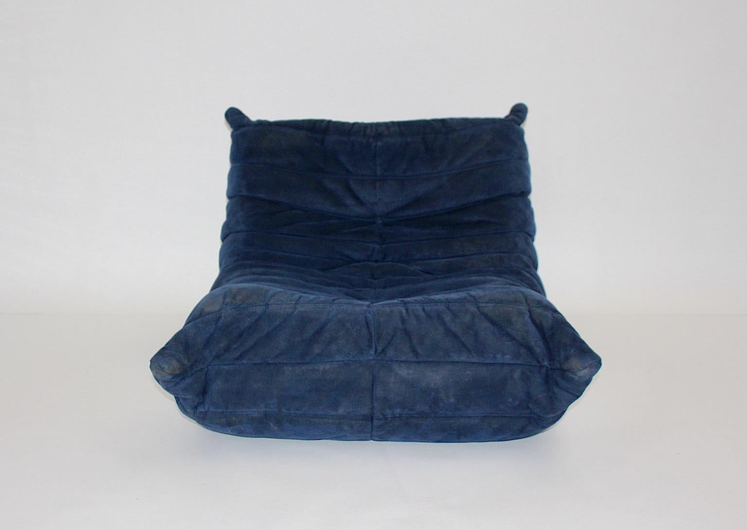 Modern authentic vintage one seater or lounge chair by Michel Ducaroy for Ligne Roset 1970s France.
An iconic modular freestanding lounge chair or chair element from ultra suede Alcantara in wonderful cornflower blue color tone, which shows