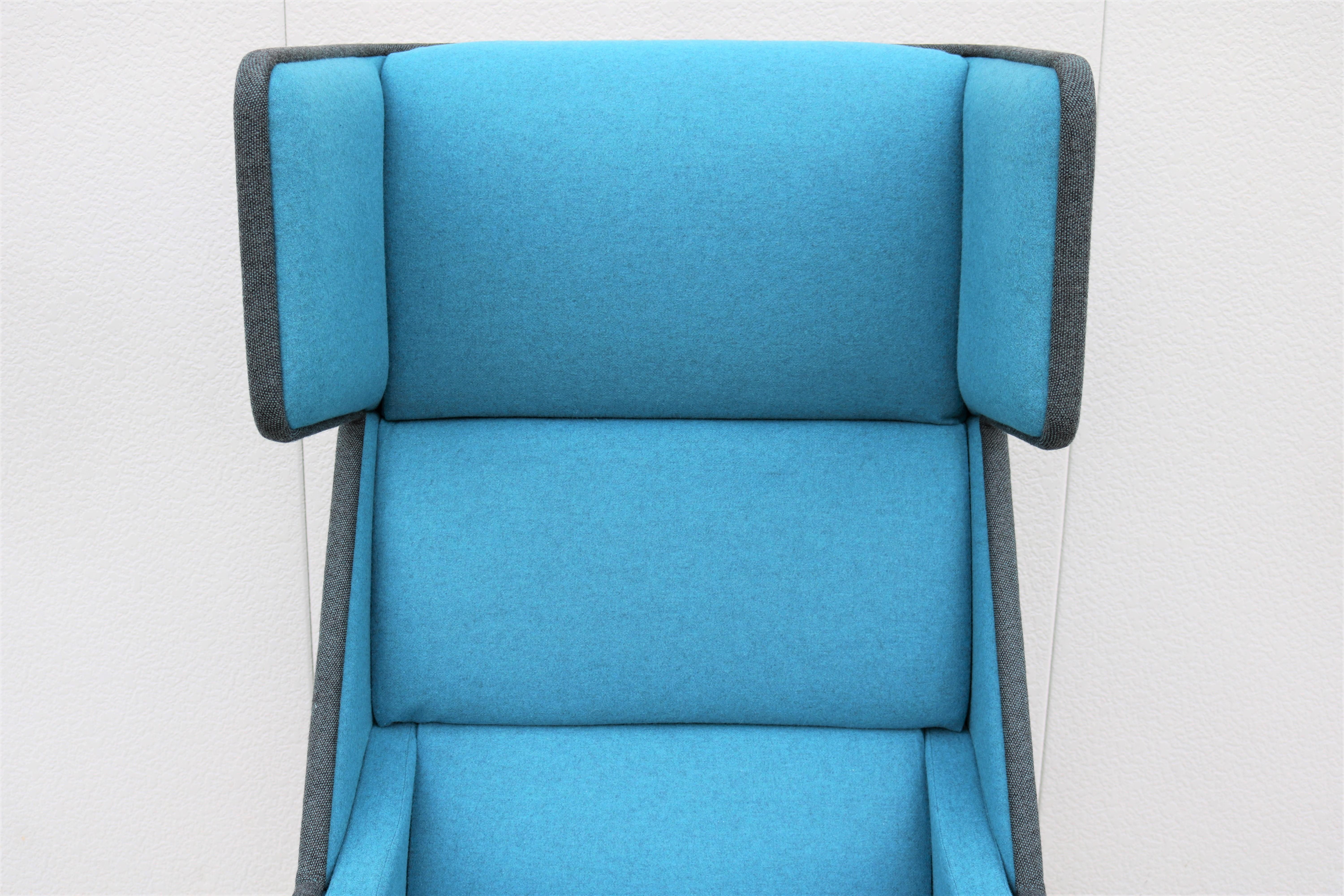Modern Axel Enthoven for BuzziSpace Blue BuzziMe Swivel Lounge Chair and Ottoman For Sale 10