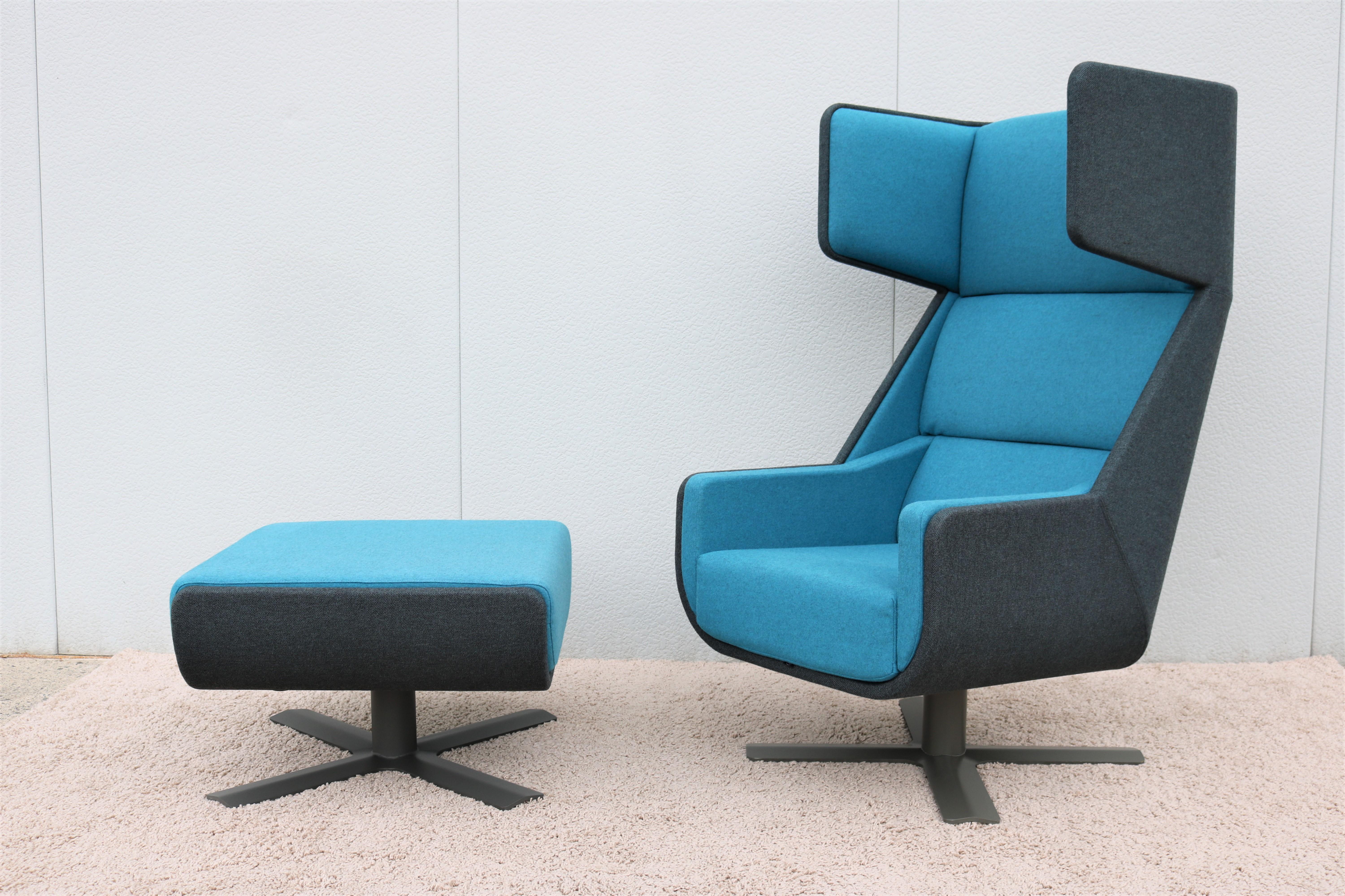 Modern Axel Enthoven for BuzziSpace Blue BuzziMe Swivel Lounge Chair and Ottoman In Excellent Condition For Sale In Secaucus, NJ