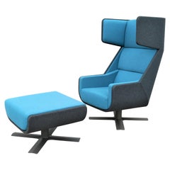 Fauteuil pivotant et pouf BuzziSpace bleu de Axel Enthoven pour BuzziSpace