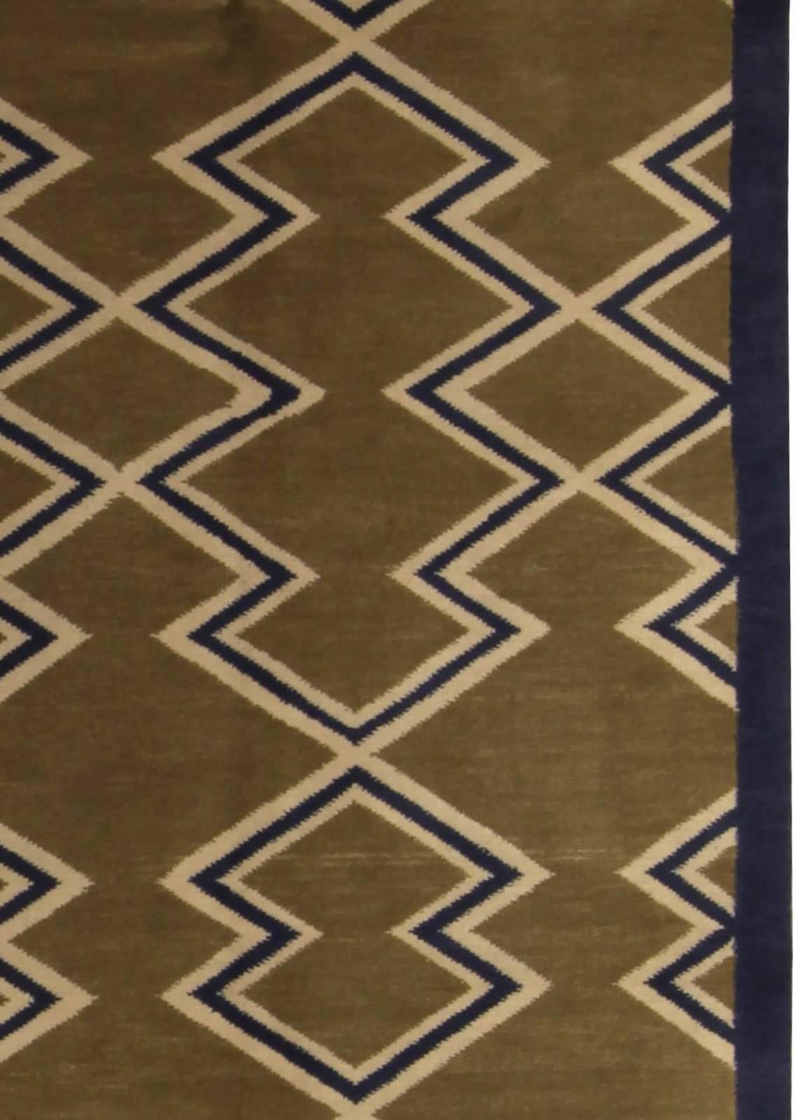 Modern Aztec Geometric Design Rug by Doris Leslie Blau In New Condition For Sale In New York, NY