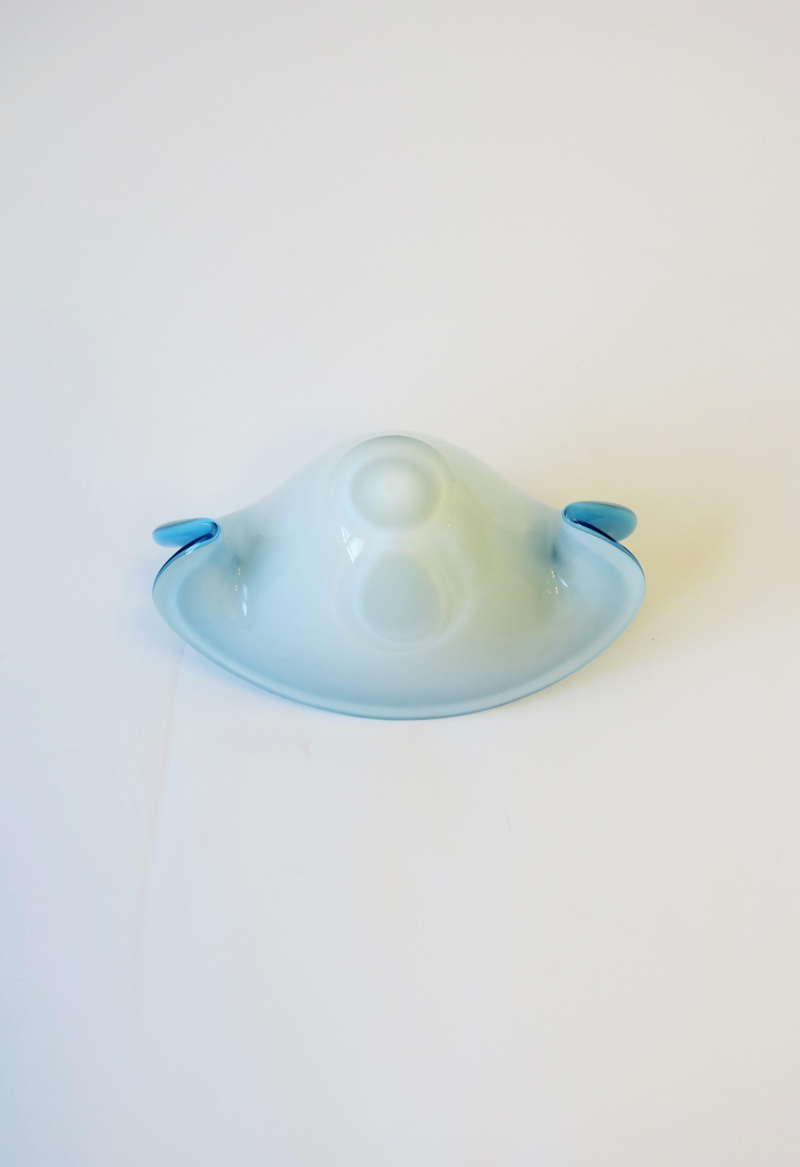 Italian Murano Blue White Art Glass Seashell Bowl Vase Midcentury Modern Italy For Sale 6
