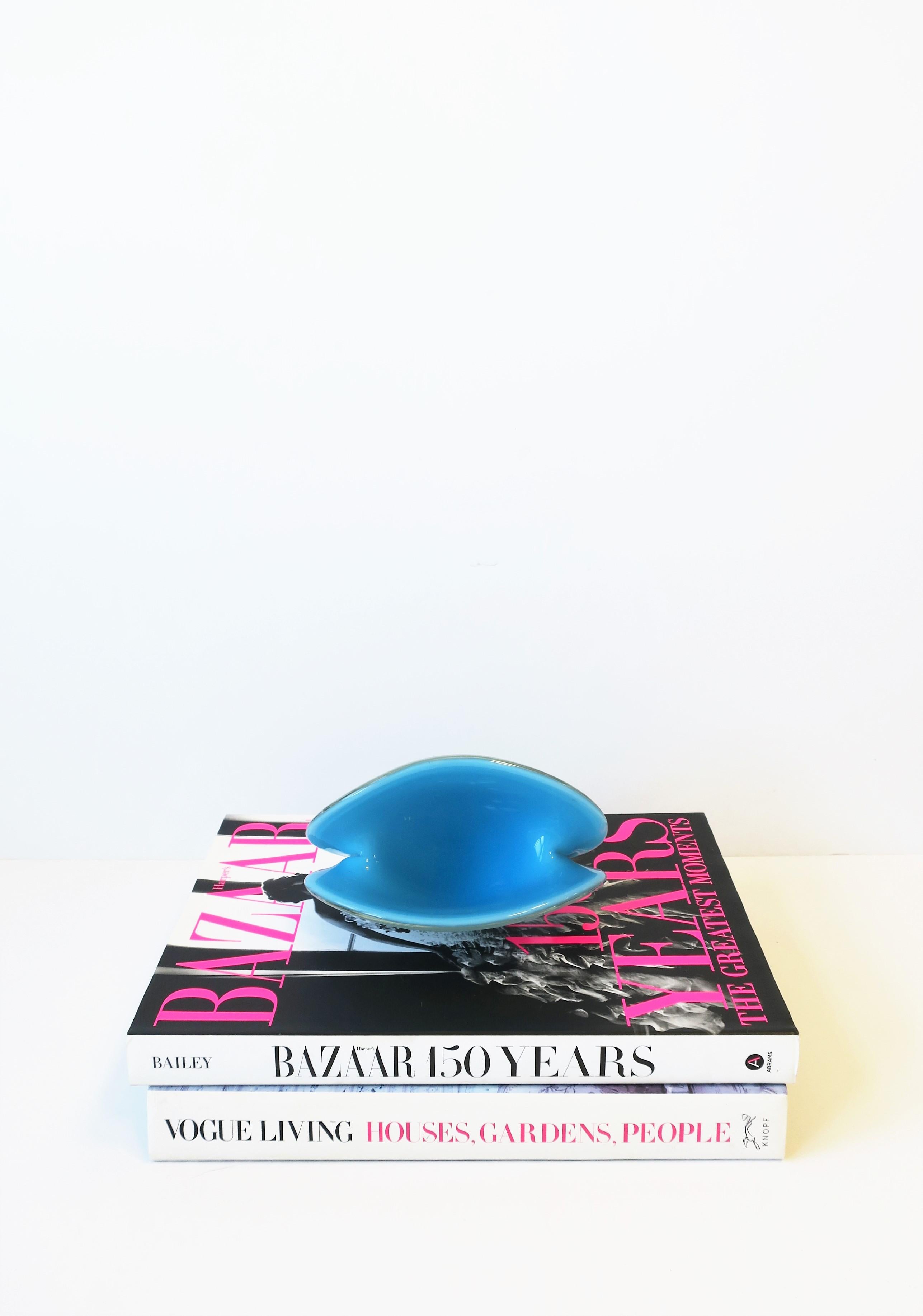 Italian Murano Blue White Art Glass Seashell Bowl Vase Midcentury Modern Italy For Sale 9