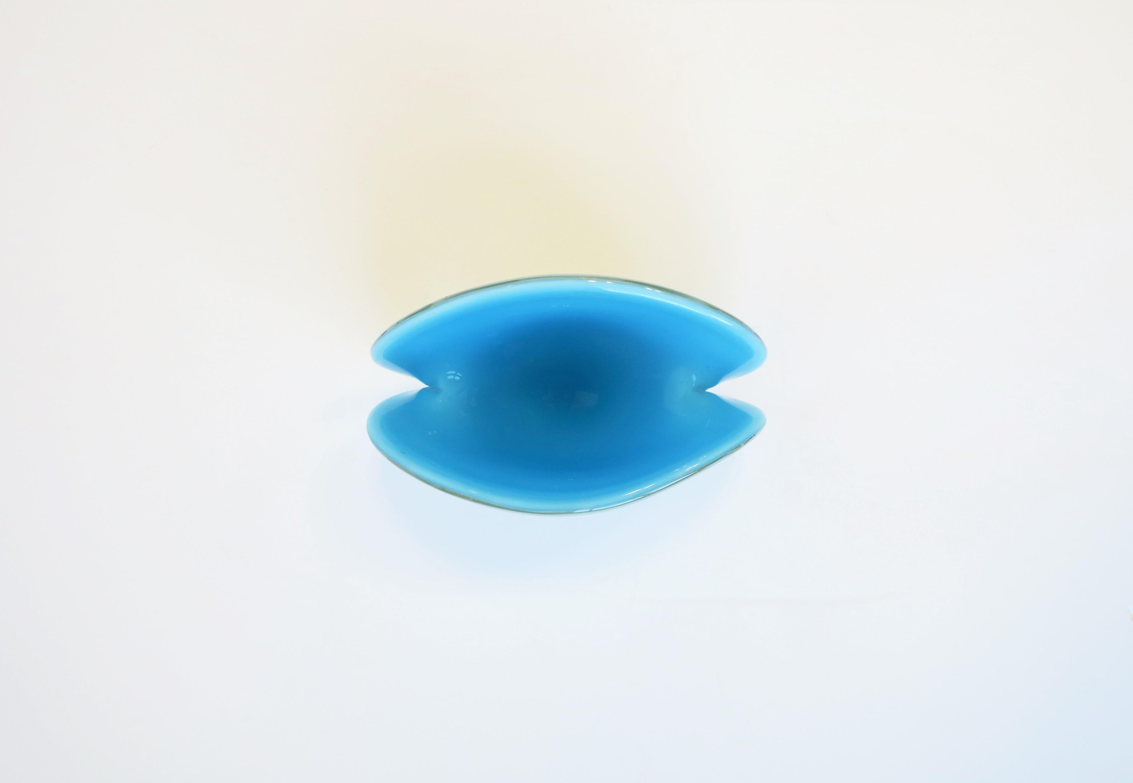 Italian Murano Blue White Art Glass Seashell Bowl Vase Midcentury Modern Italy For Sale 2