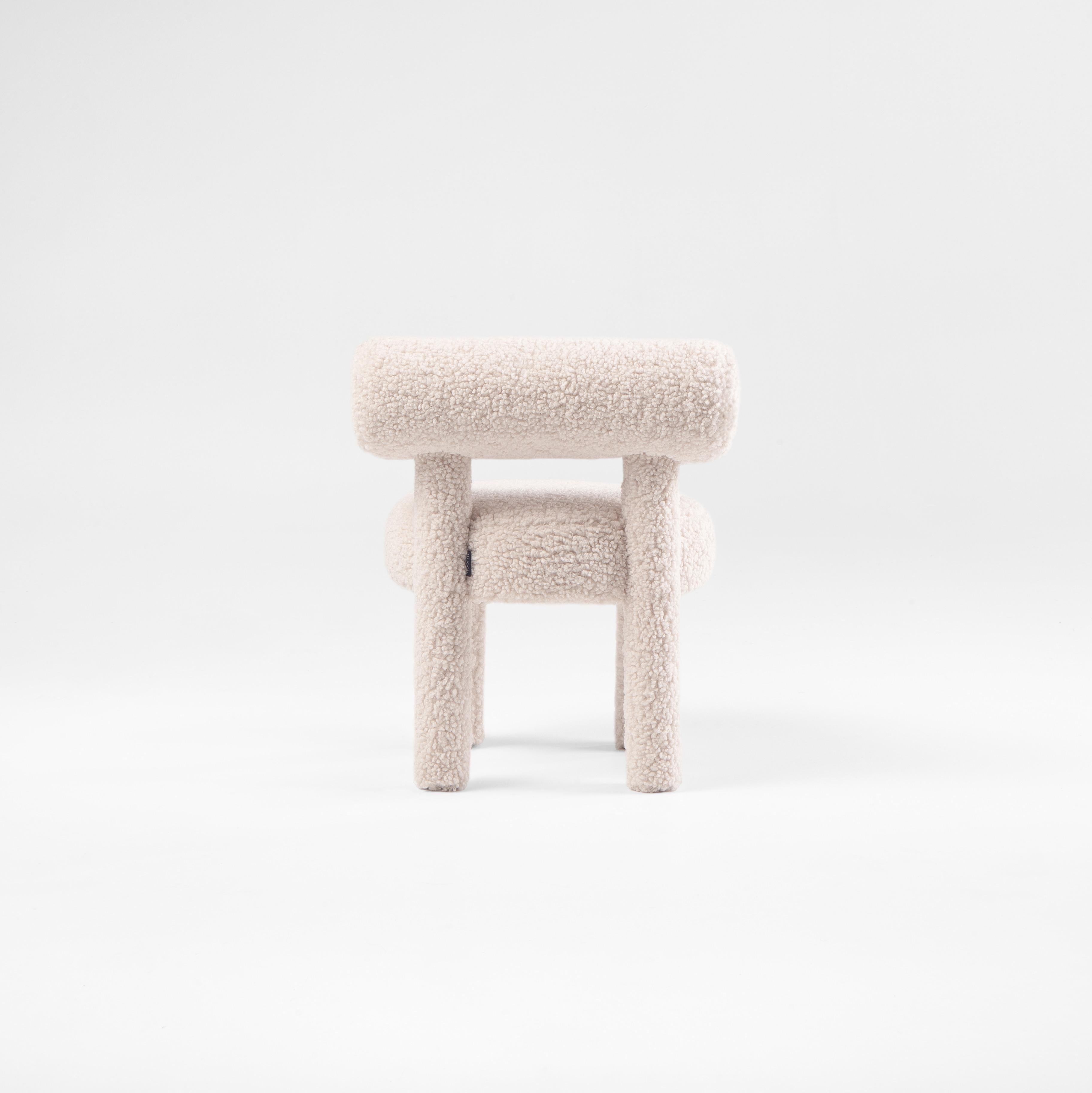 Sedia moderna Baby Gropius CS1 Fluffy Edition in finta pelle di pecora di NOOM in vendita 4