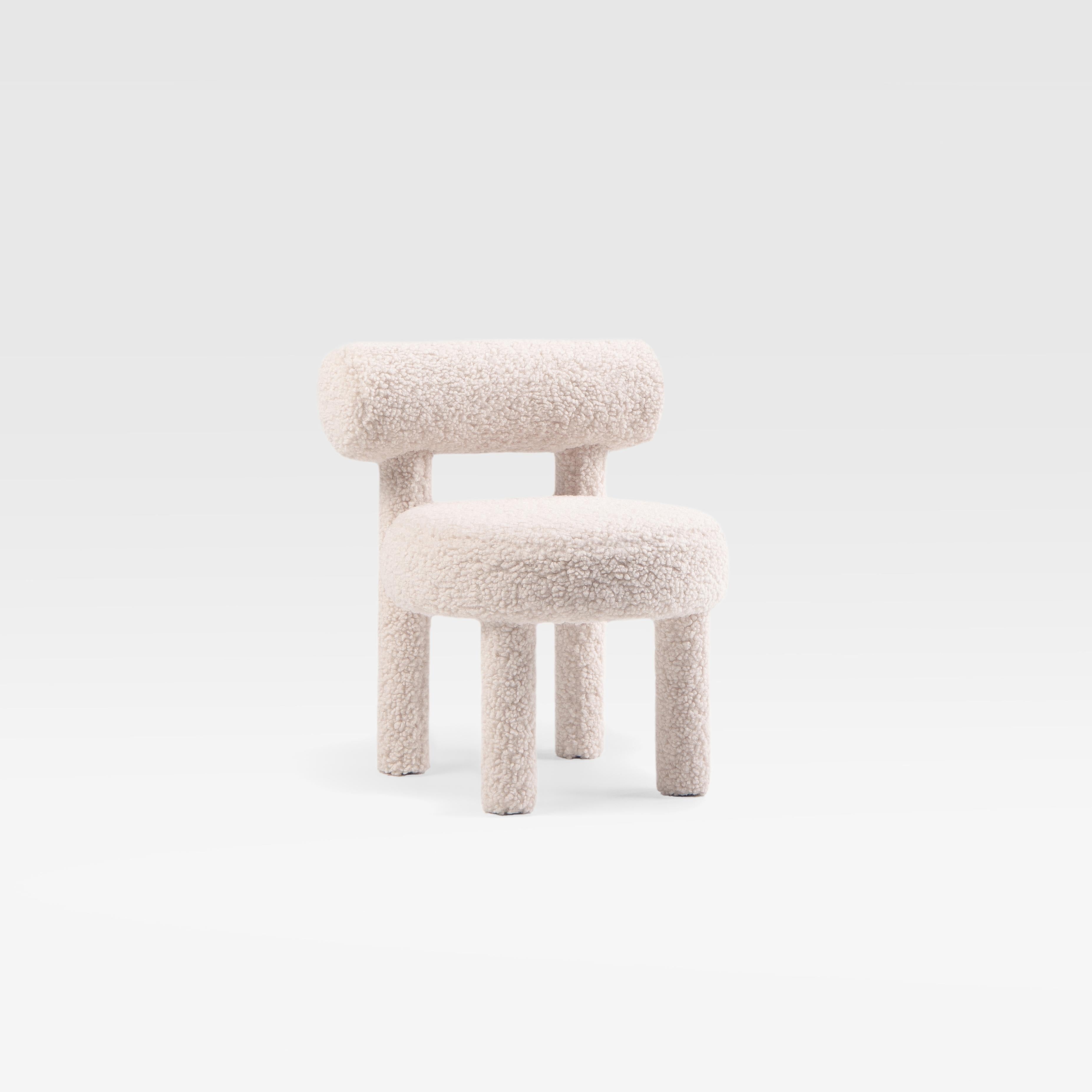 XXI secolo e contemporaneo Sedia moderna Baby Gropius CS1 Fluffy Edition in finta pelle di pecora di NOOM in vendita