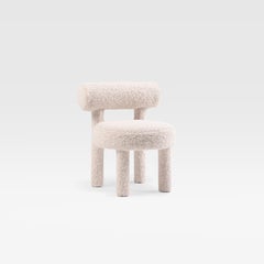 Baby Gropius Stuhl Skulptur Bauhaus-inspiriert aus Schafslederimitat von NOOM