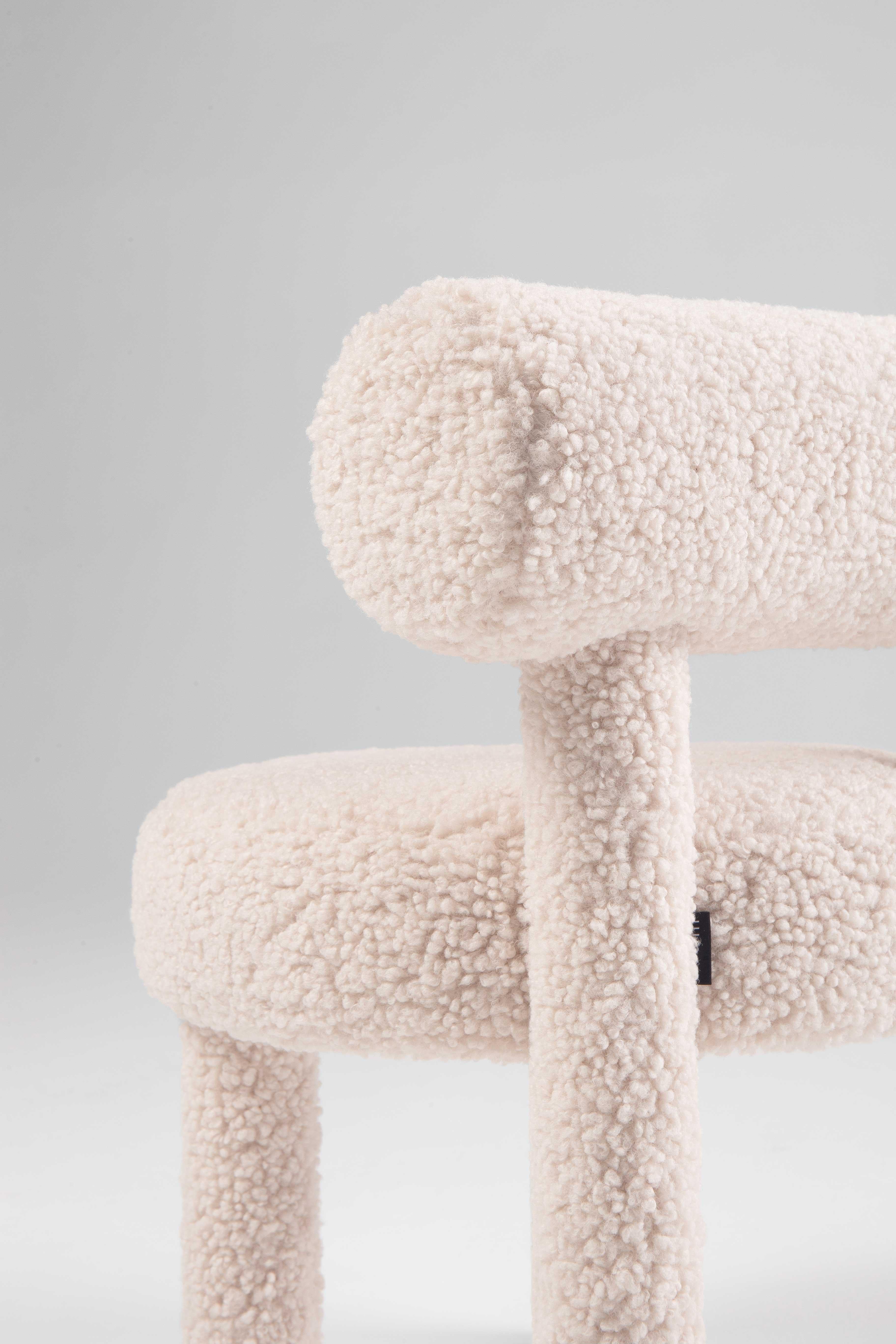 Sedia moderna Baby Gropius CS1 Fluffy Edition in finta pelle di pecora di NOOM in vendita 1