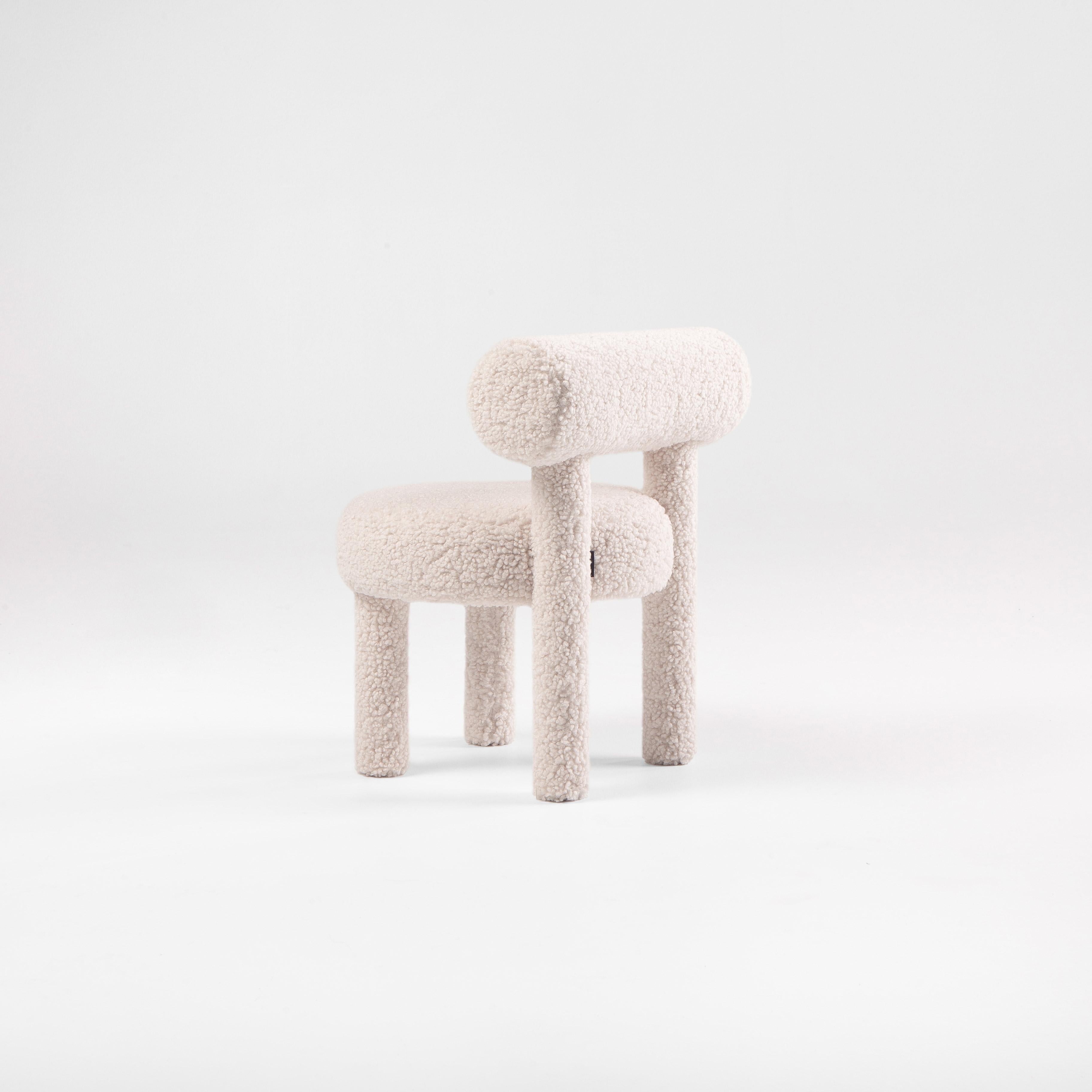 Sedia moderna Baby Gropius CS1 Fluffy Edition in finta pelle di pecora di NOOM in vendita 2