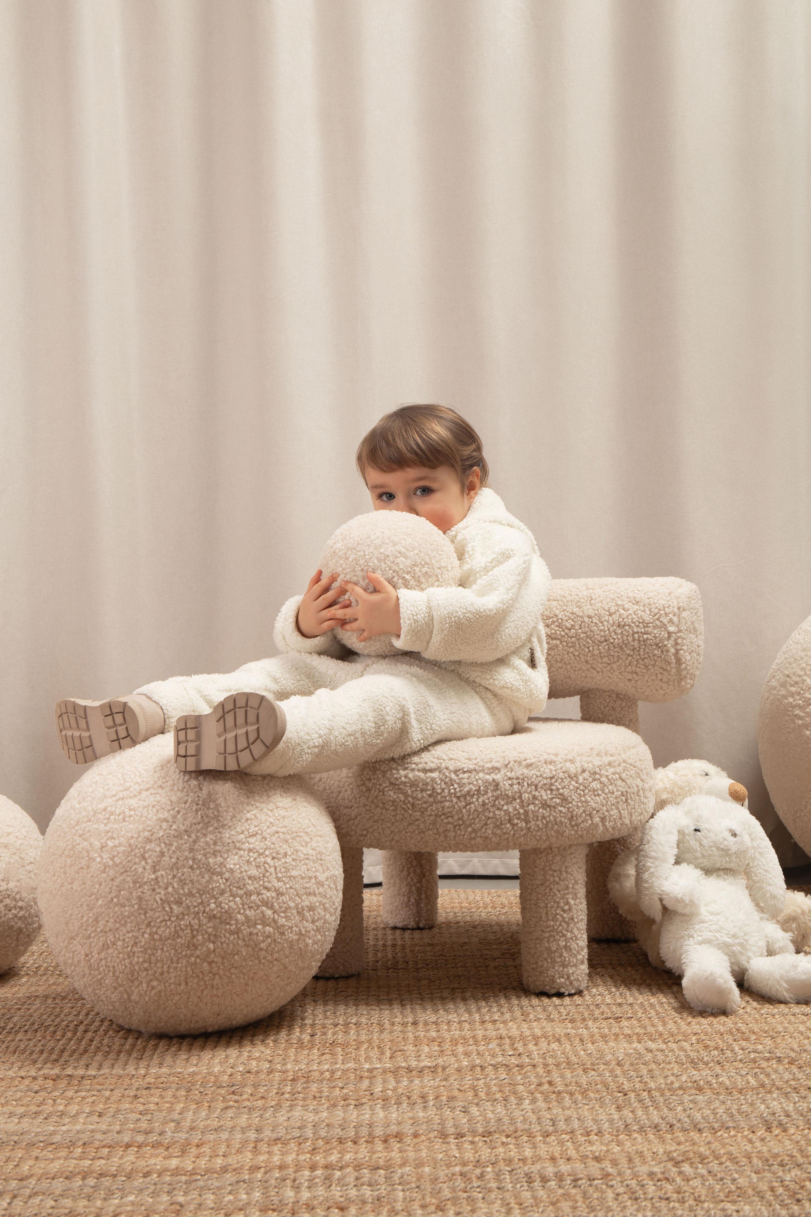 Chaise basse Baby Gropius CS1 moelleuse en fausse fourrure de Noom en vente 3