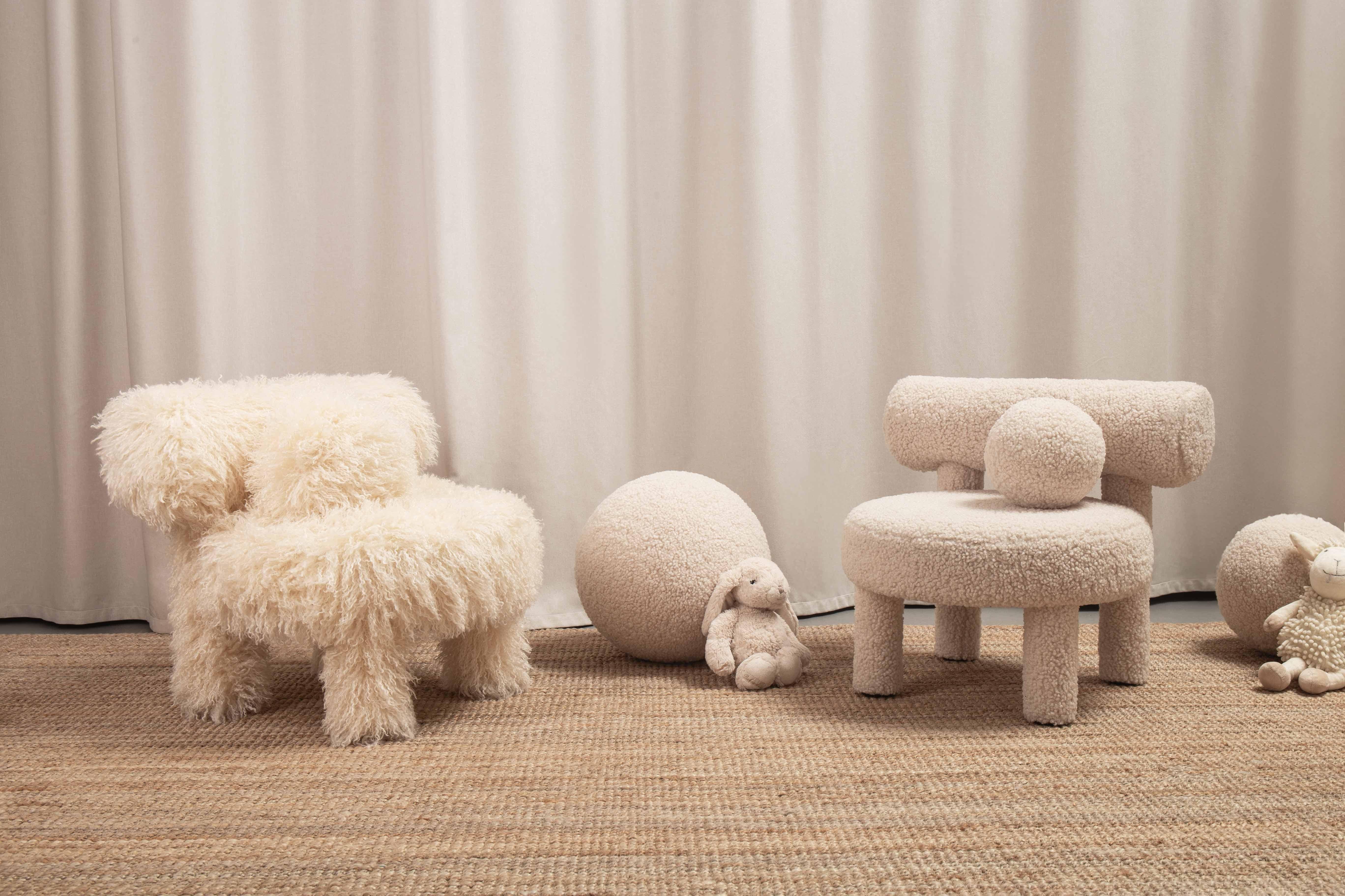 Chaise basse Baby Gropius CS1 moelleuse en fausse fourrure de Noom en vente 4