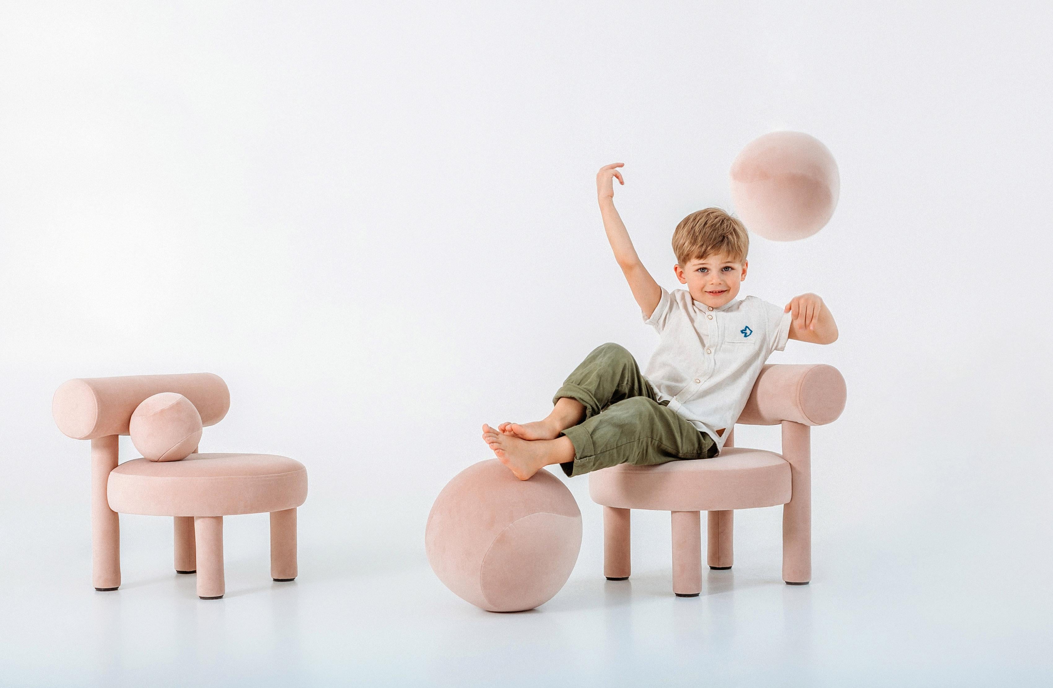 Chaise basse Baby Gropius CS1 moelleuse en fausse fourrure de Noom en vente 11