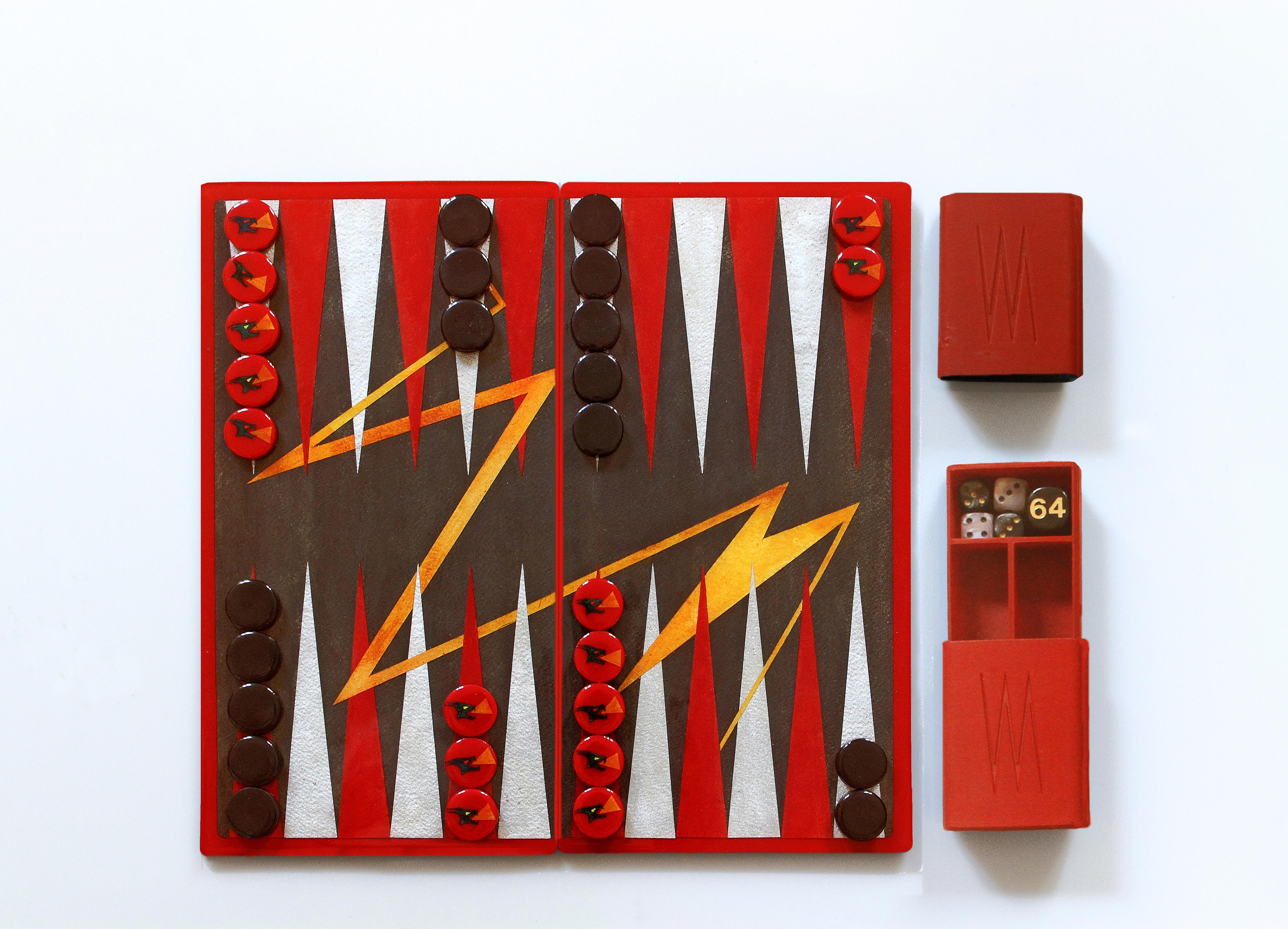 La planche de backgammon est une collection artisanale en édition limitée (100 pièces) conçue par la jeune milanaise Valeria Molinari pour Dilmos. Le projet, composé de quatre planches inspirées des éléments de l'eau, de l'air, du feu et de la