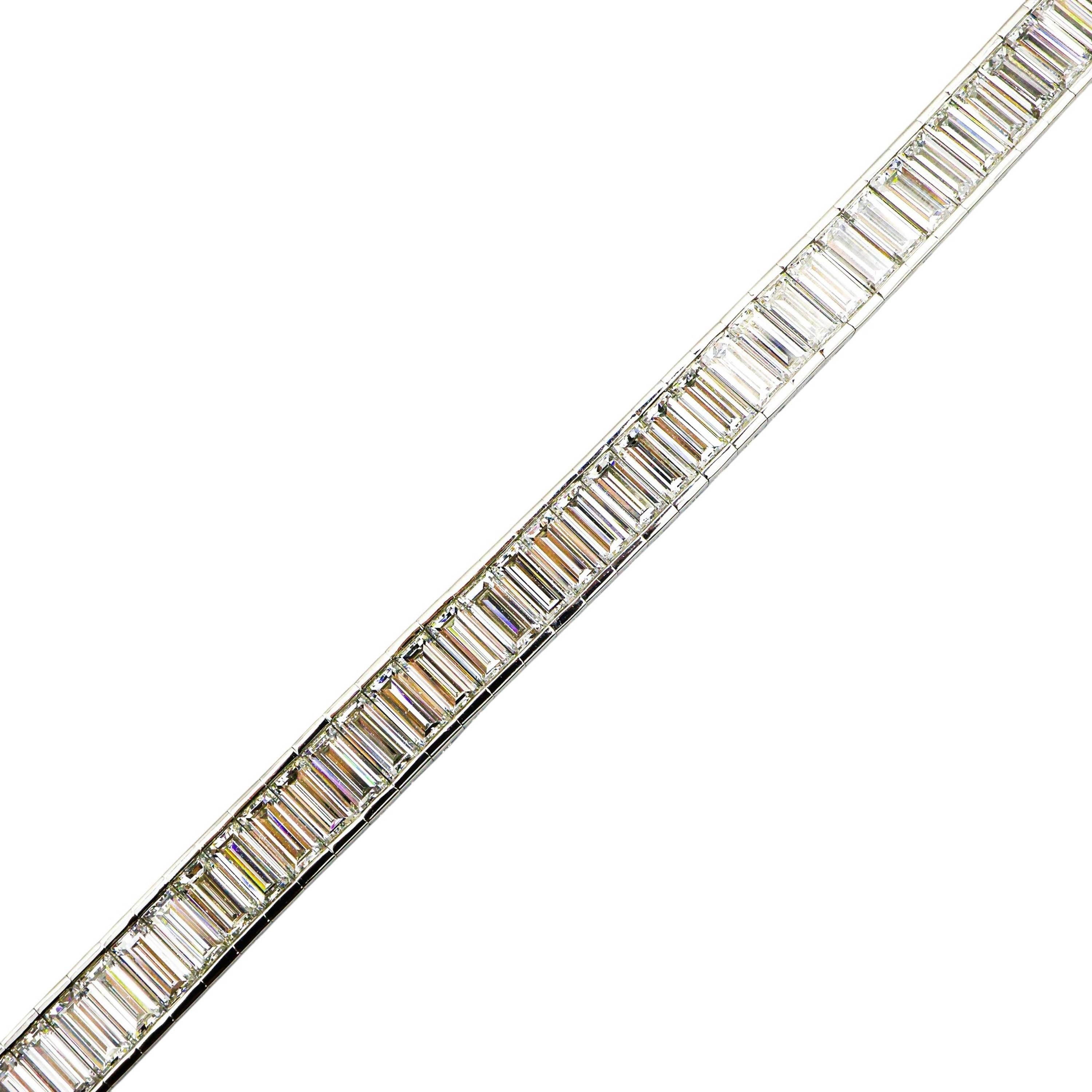 Moderne The Moderns Bracelet en diamant taille baguette et platine, 11,46 carats en vente