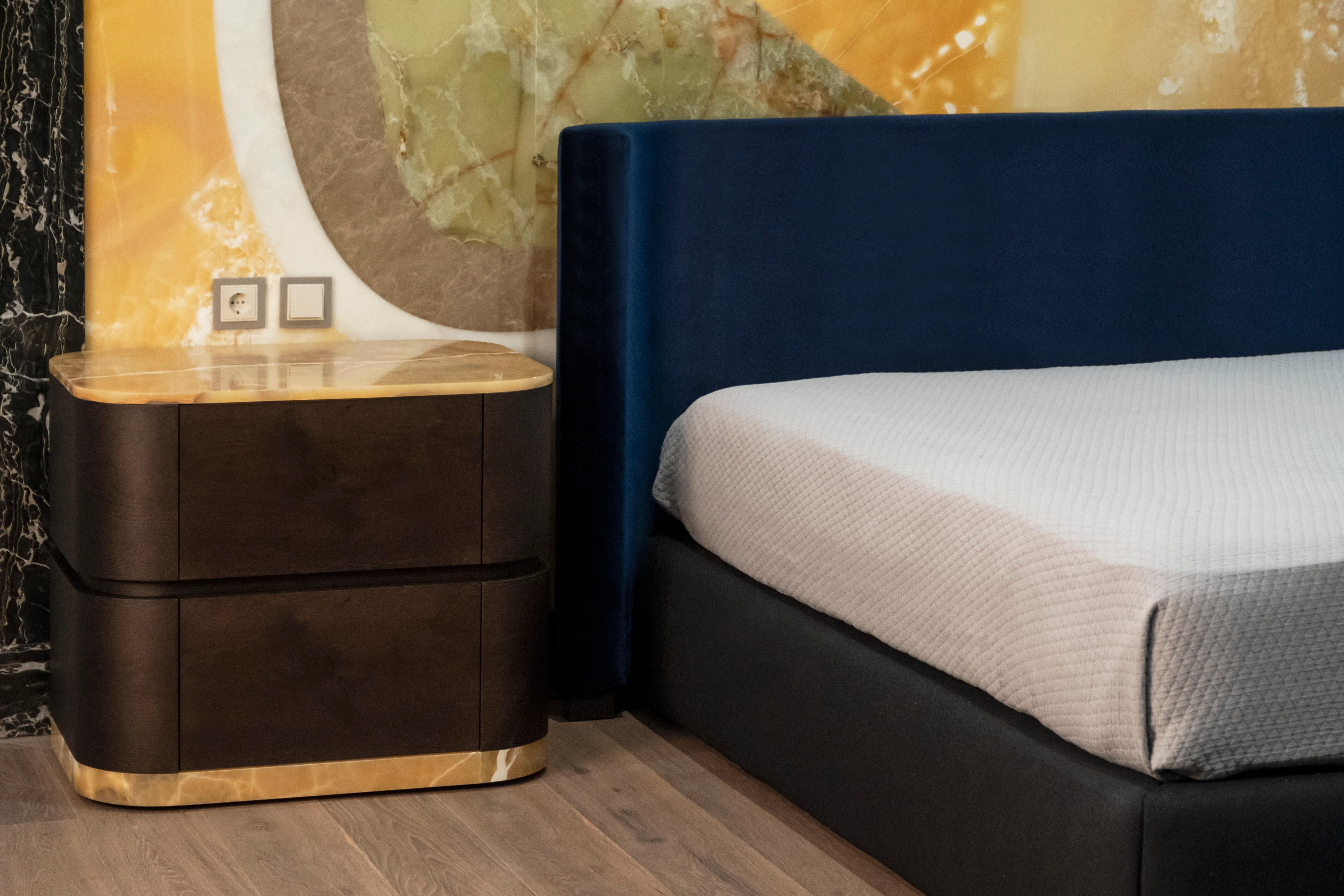 The Moderns Nightstand Bedside Table, Onyx Miel, Handmade Portugal by Greenapple Neuf - En vente à Lisboa, PT