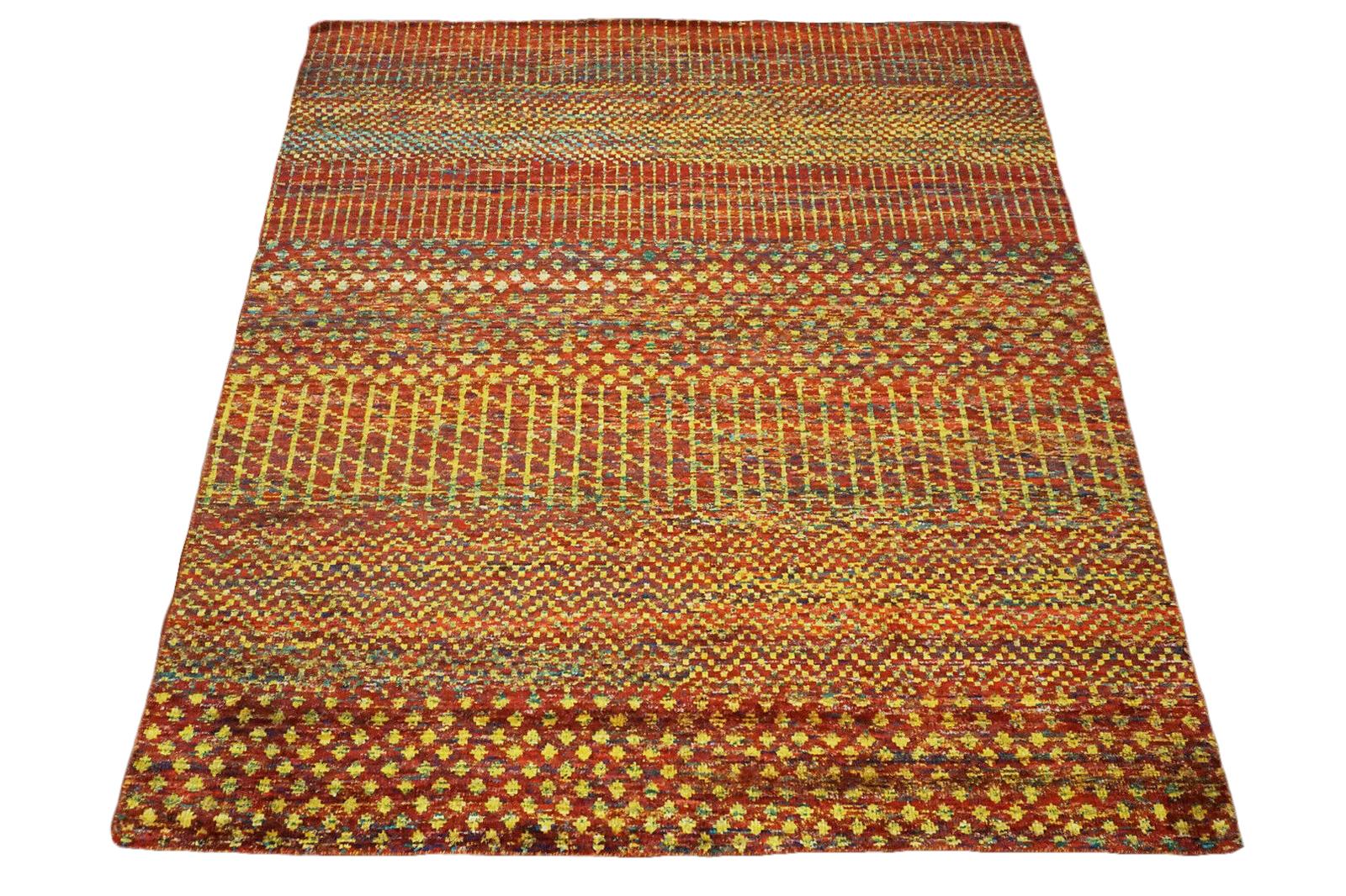 Hand-knotted bamboo silk pile on a cotton foundation.

Dimensions: 8'4