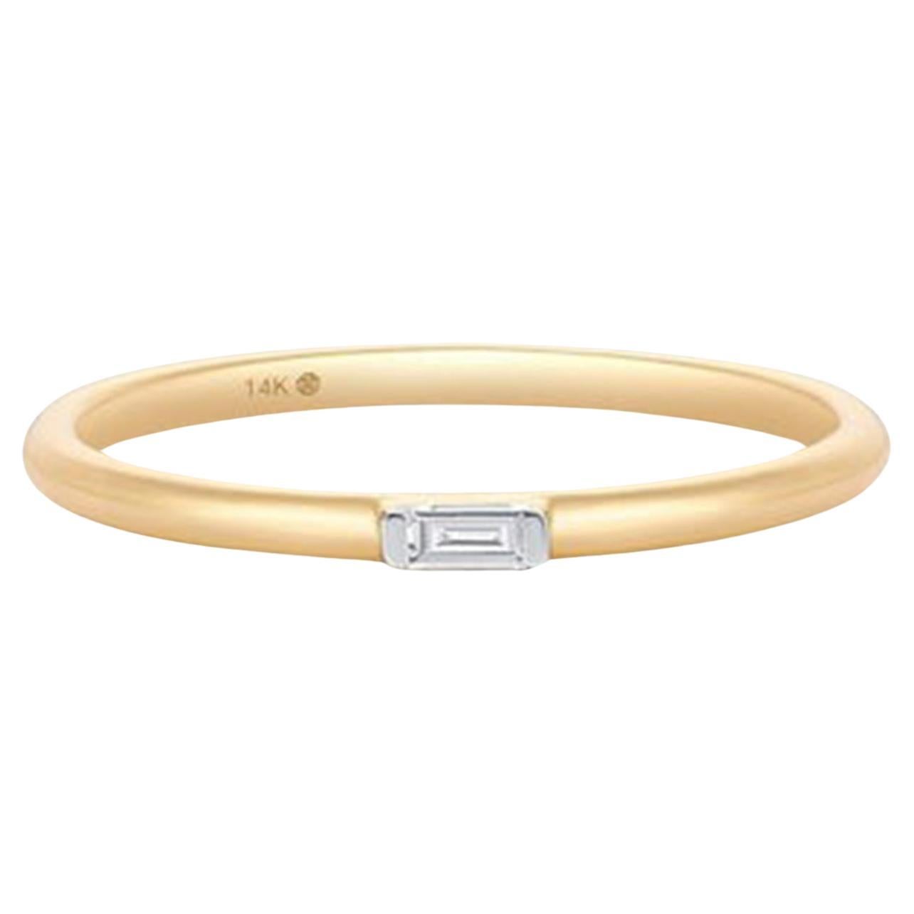 Anello Modern Band in oro giallo 14K (o 18k su richiesta) con diamante singolo baguette