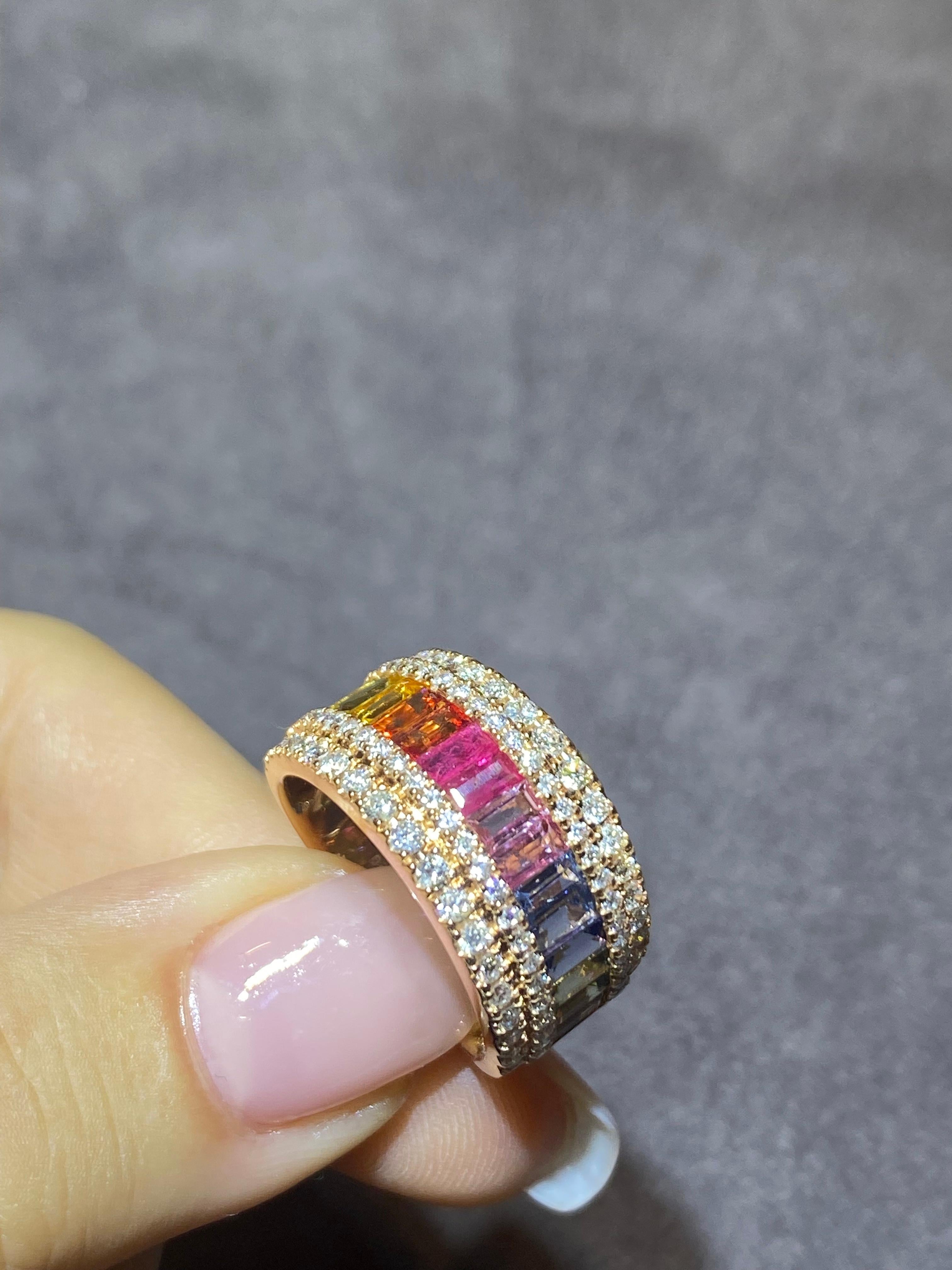 Modern Band Multi Sapphire Diamond Yellow 18K Gold Ring for Her In New Condition For Sale In Montreux, CH