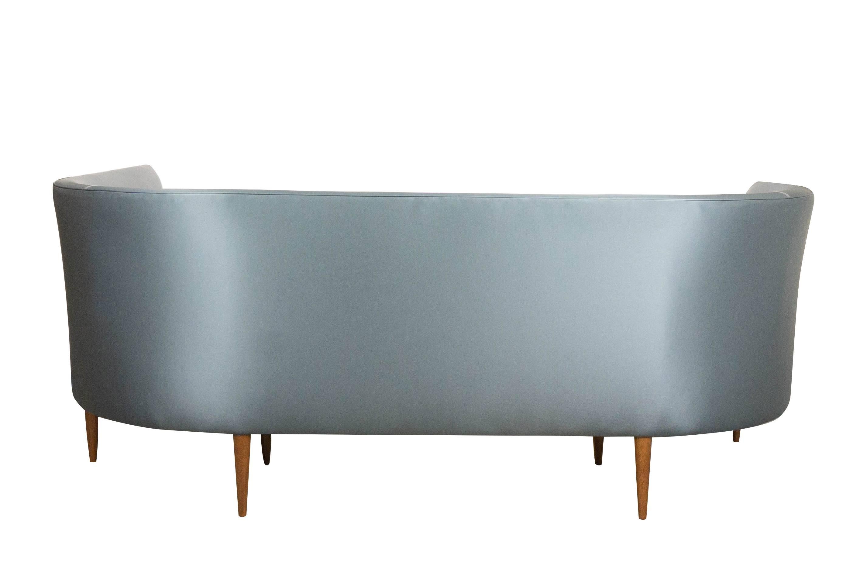 Modern Banquette, Customizable In New Condition For Sale In Greenwich, CT