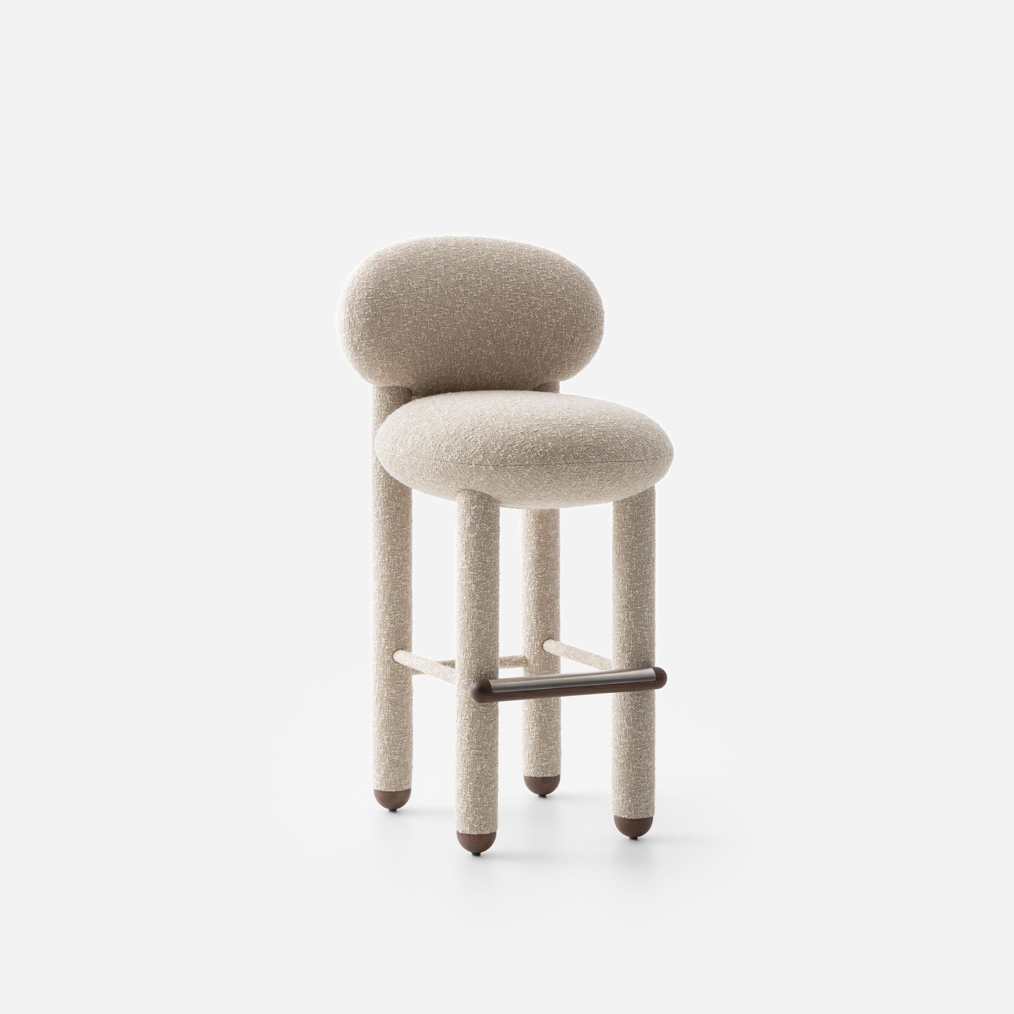 XXI secolo e contemporaneo Sedia da bar moderna Flock CS1 / 75cm completamente imbottita in bouclè Sahco Zero di NOOM in vendita