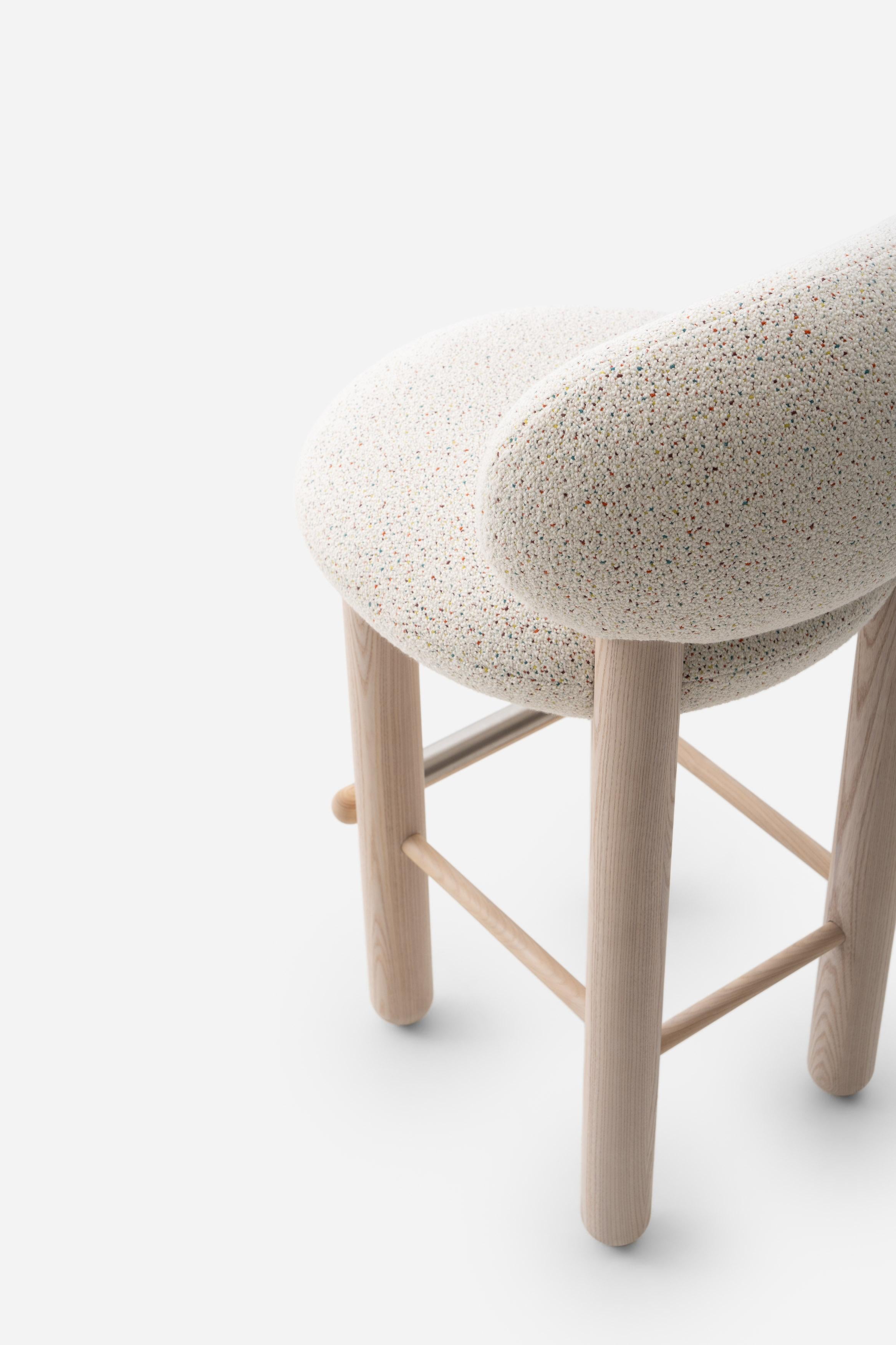 Moderner Barsessel Flock CS2 / 75 cm mit Holzbeinen in Baloo Boucle von Noom im Angebot 9