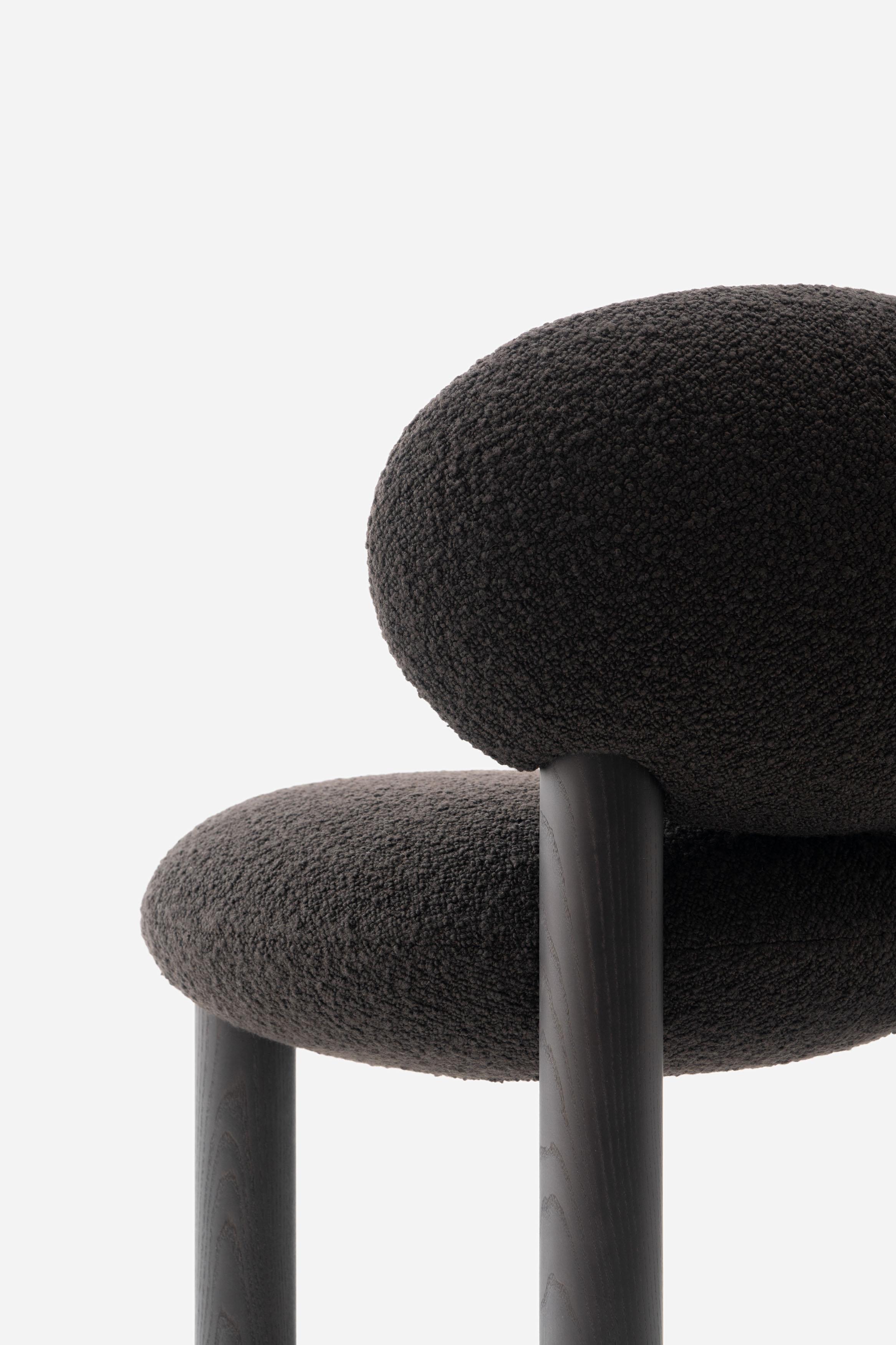 Moderner Barsessel Flock CS2 / 75 cm mit Holzbeinen in Baloo Boucle von Noom im Angebot 14