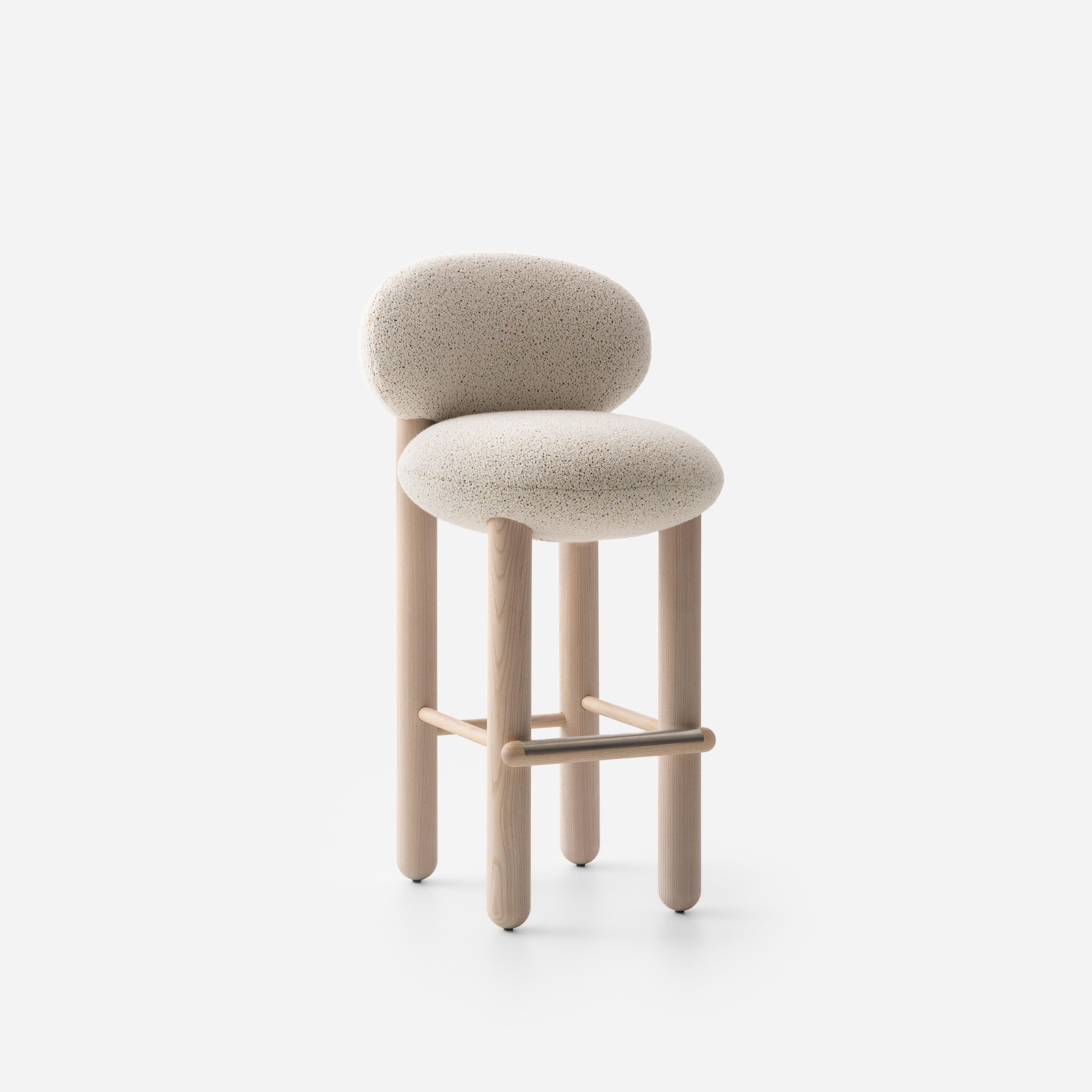 Moderner Barsessel Flock CS2 / 75 cm mit Holzbeinen in Baloo Boucle von Noom im Angebot 2