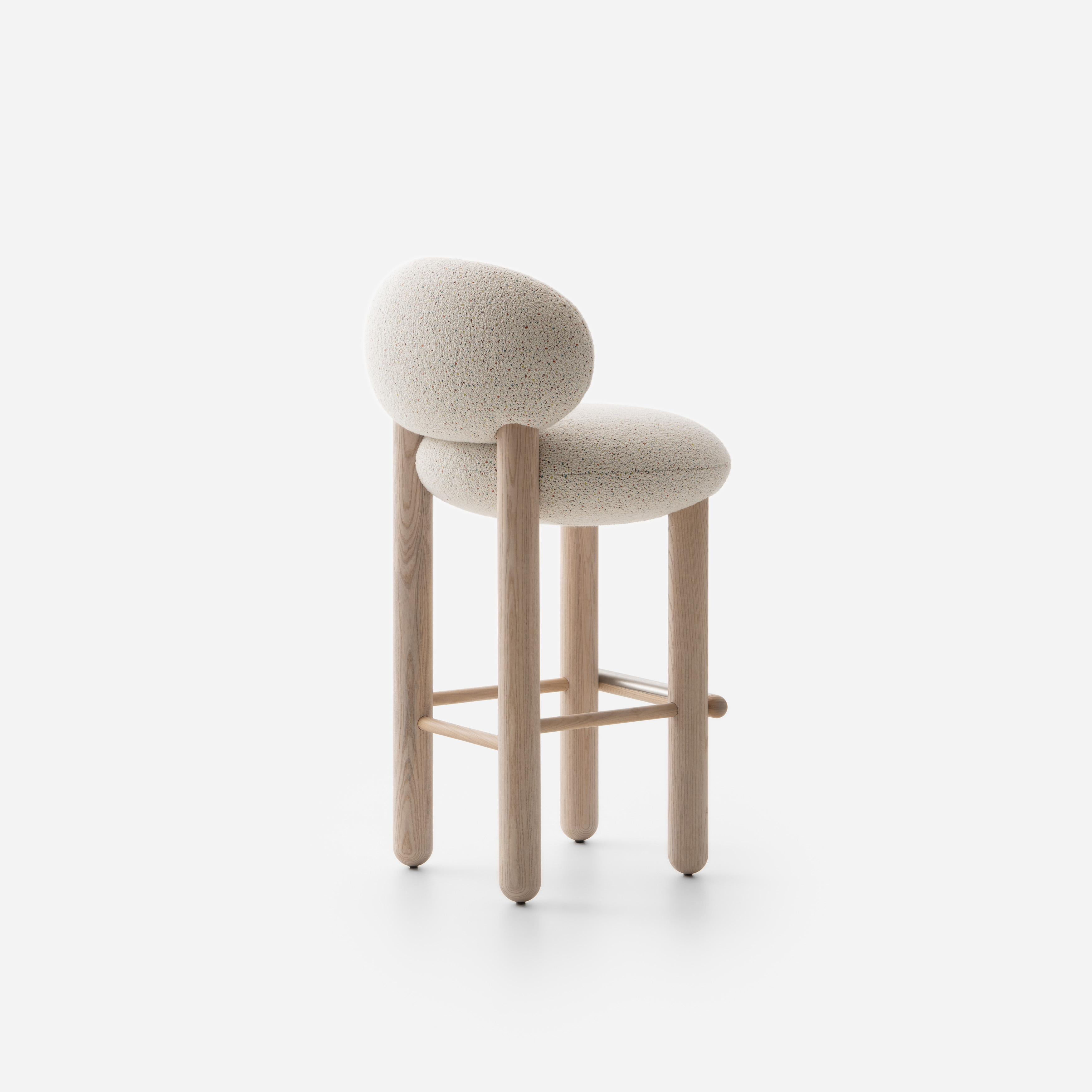 Moderner Barsessel Flock CS2 / 75 cm mit Holzbeinen in Baloo Boucle von Noom im Angebot 3