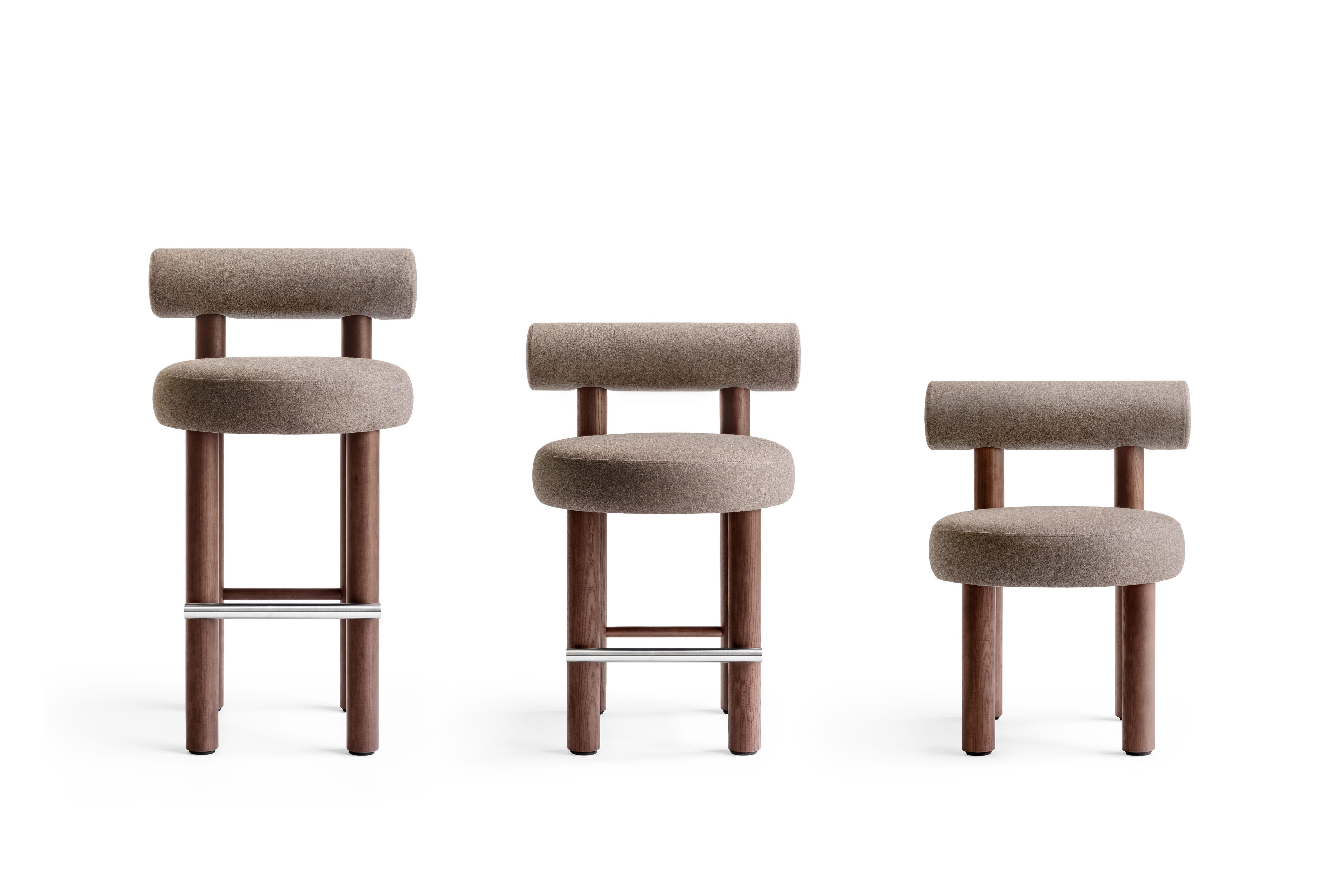 Sedia da bar moderna Gropius CS2/75 in tessuto di lana con gambe in legno di NOOM in vendita 8