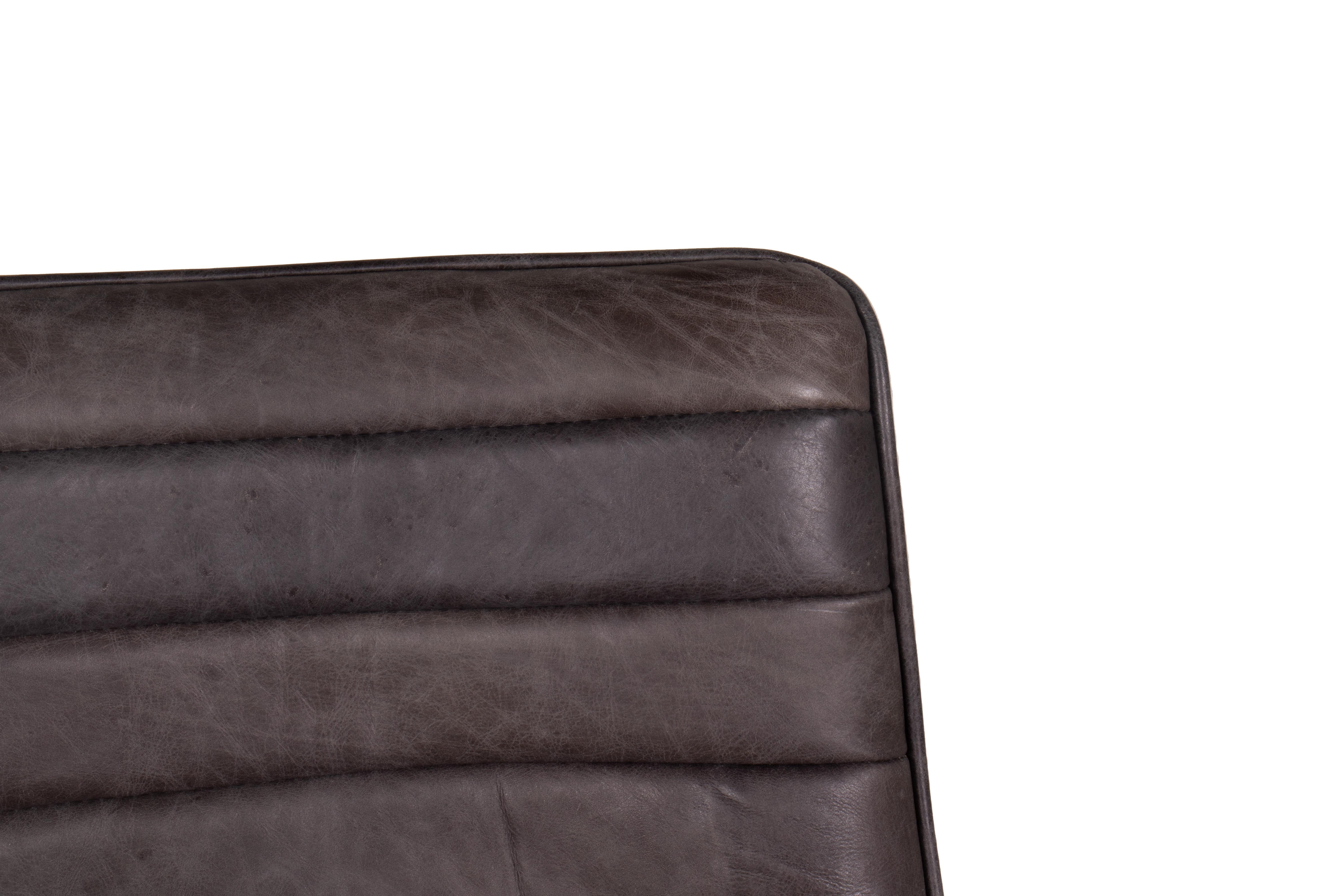 XXIe siècle et contemporain Chaise de bar moderne en cuir cannelé avec base en acier en vente