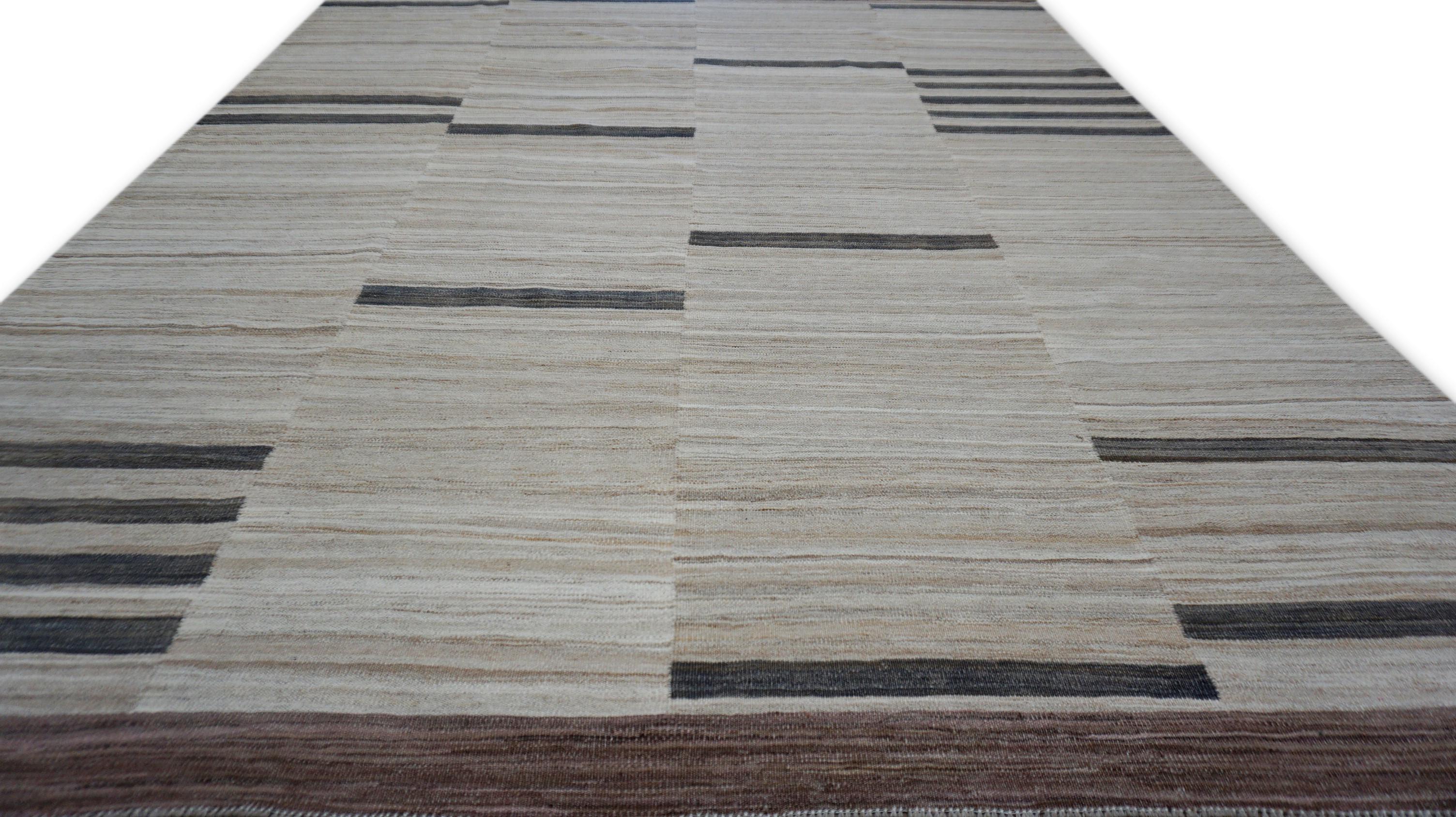 XXIe siècle et contemporain The Moderns Kilim en laine ivoire et Brown 8'4''x10'6'' en vente