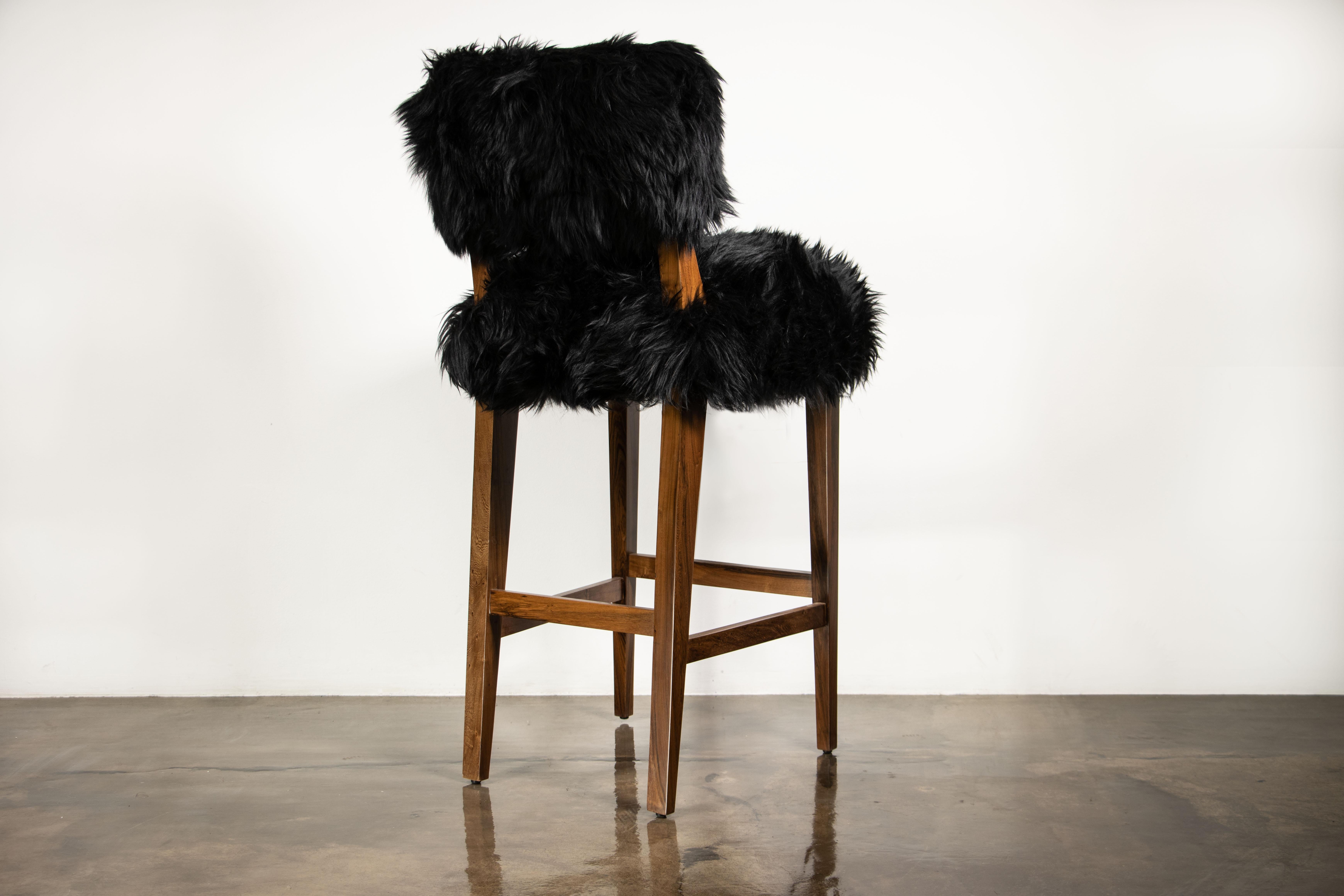 Moderner Barhocker aus exotischem Holz und Schafsleder von Costantini, Bruno Ovino im Angebot 3