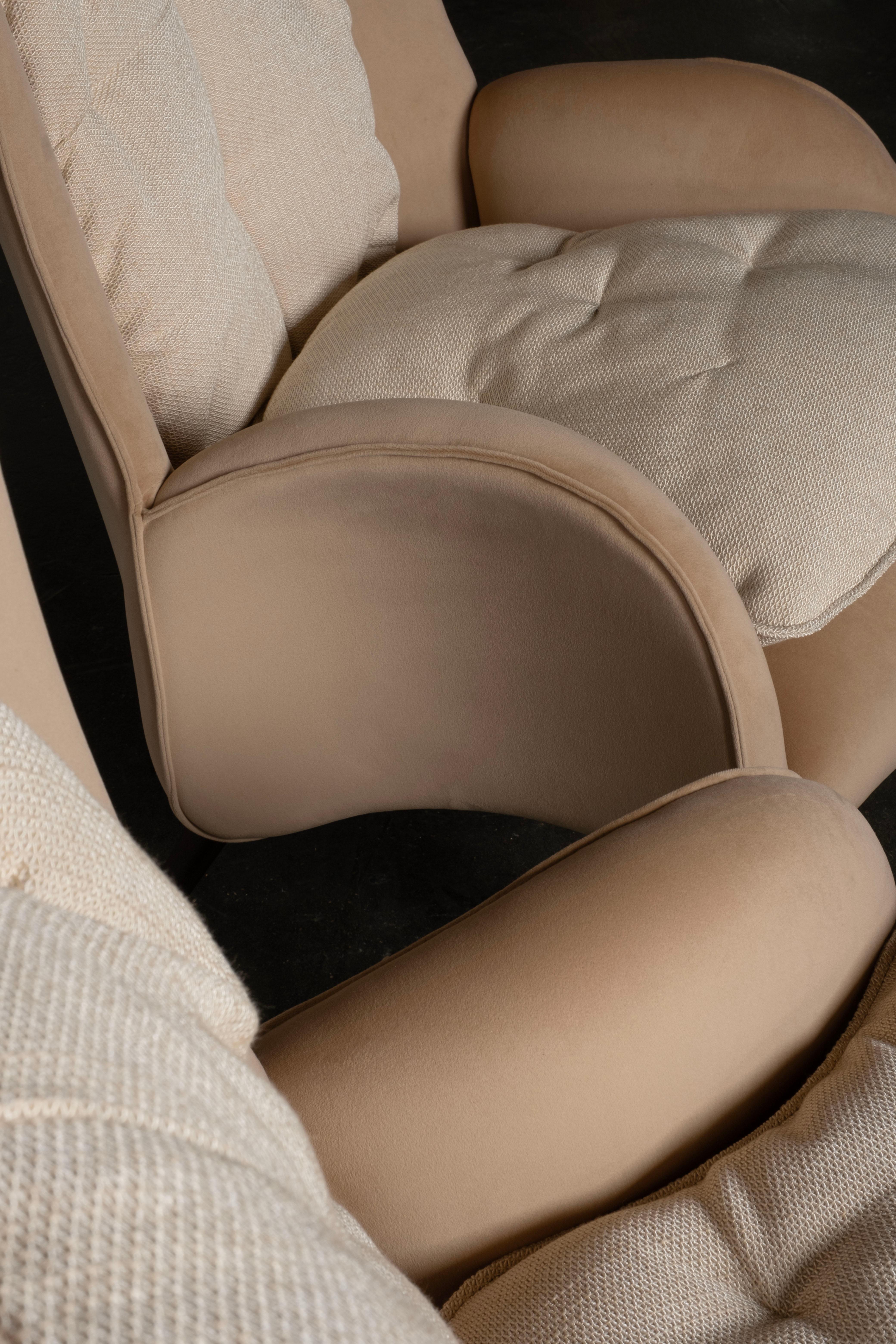 Chaise longue moderne Barao, tissu en lin beige, fait à la main au Portugal par Greenapple en vente 1