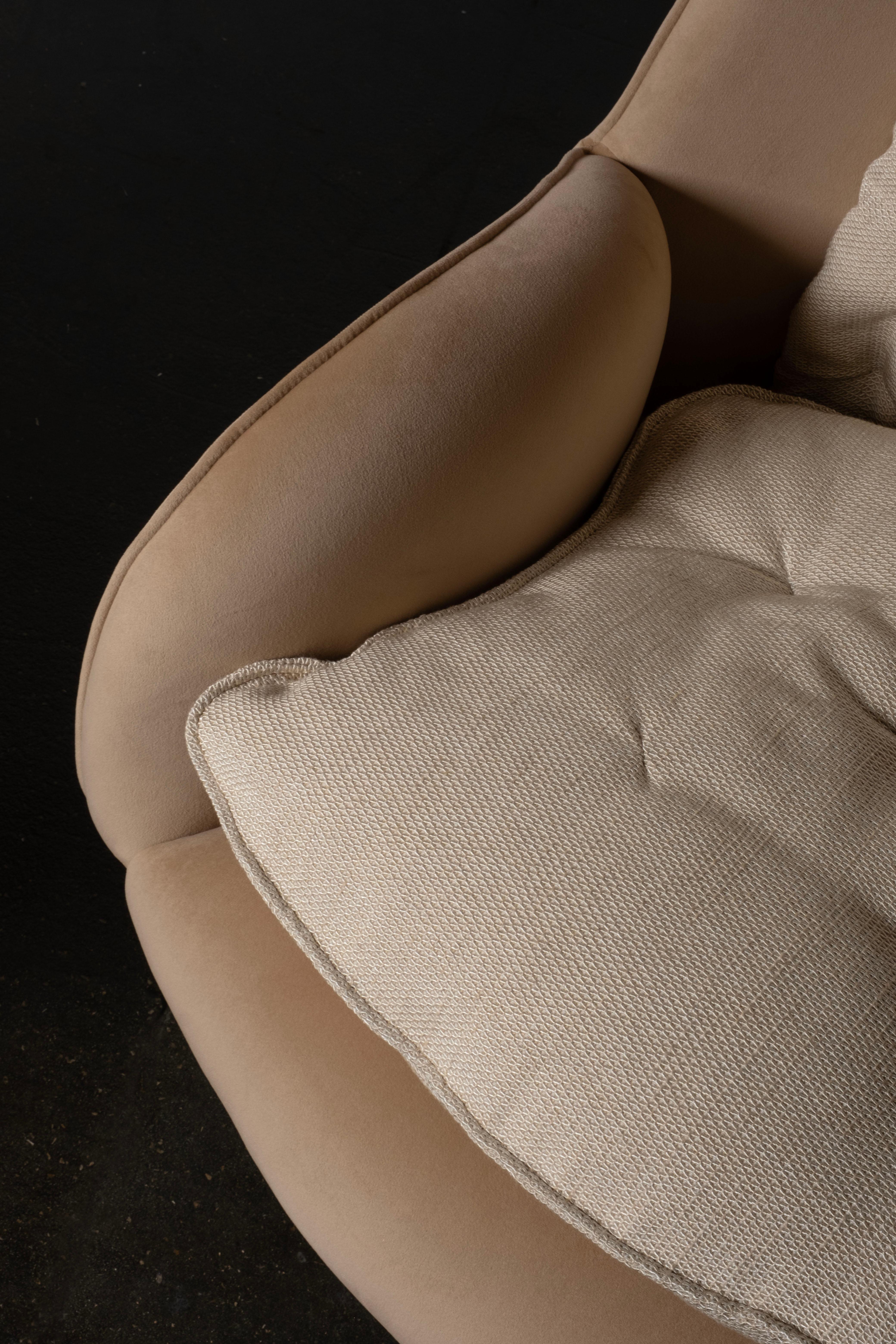 Chaise longue moderne Barao, tissu en lin beige, fait à la main au Portugal par Greenapple en vente 2