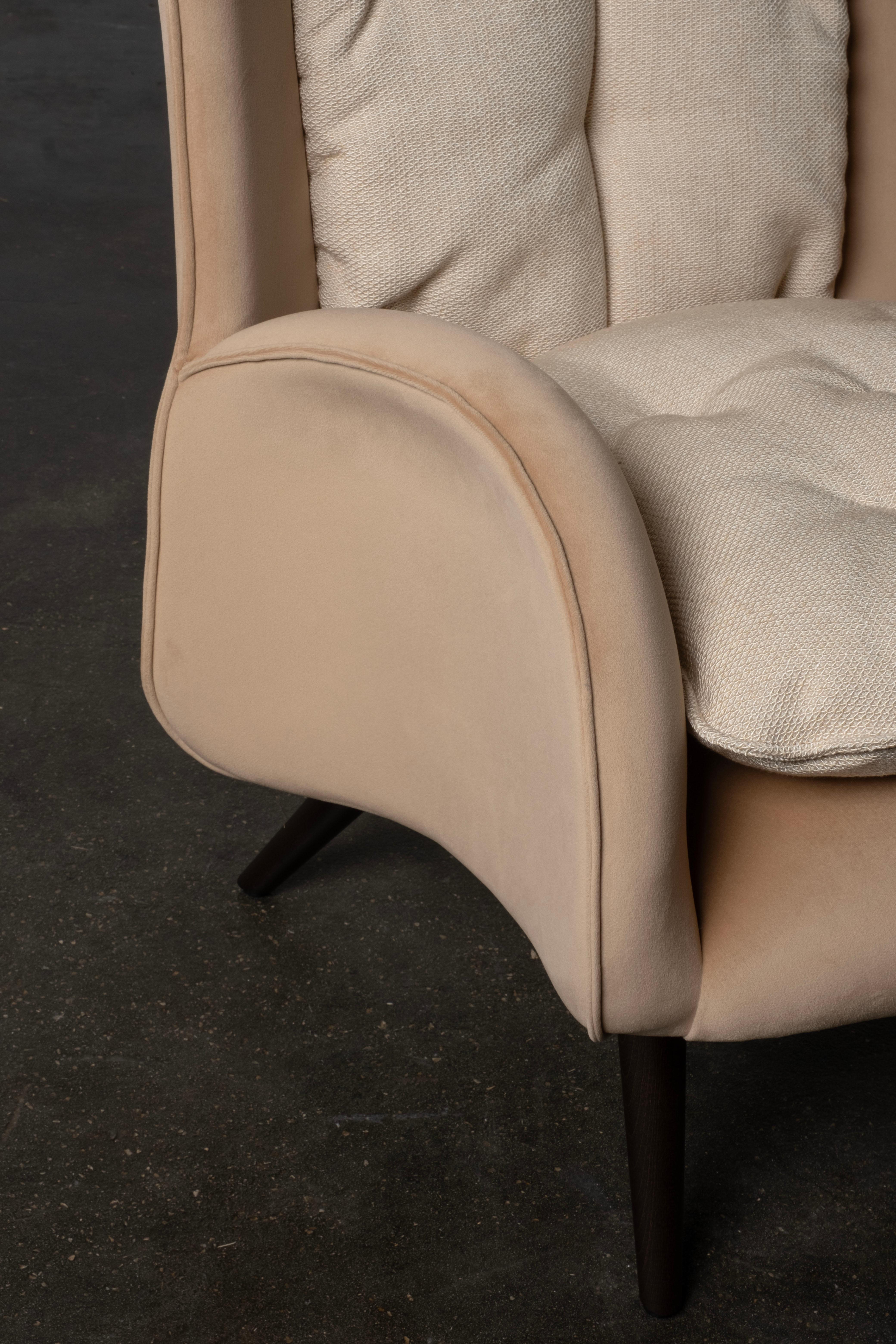 Cuir Chaise longue moderne Barao, tissu en lin beige, fait à la main au Portugal par Greenapple en vente