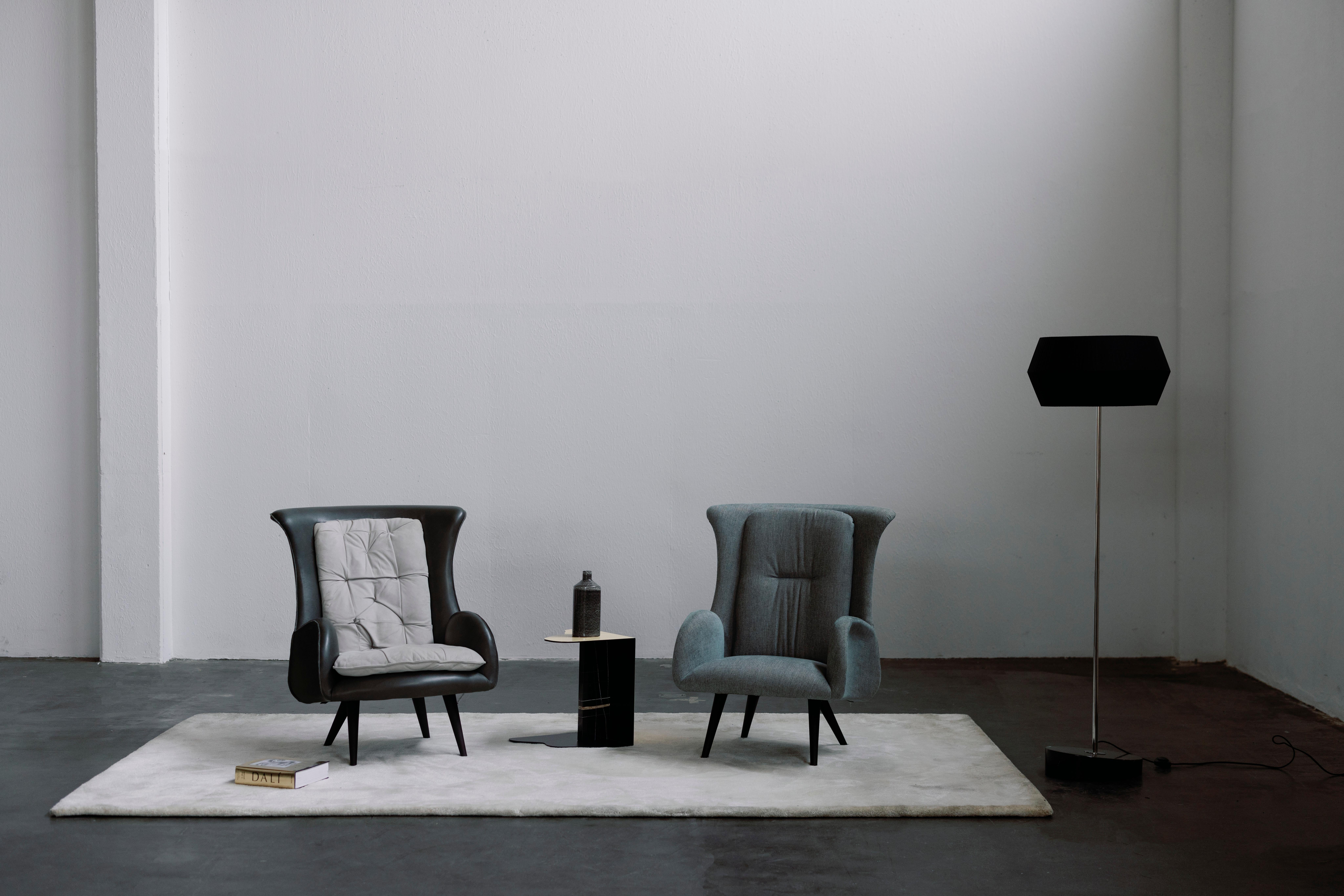 Barão Lounge Chair, Contemporary Collection, Handcrafted in Portugal - Europe by Greenapple.

The Barão leather lounge chair draws inspiration from the meticulous craftsmanship of shoemakers. Upholstered in Italian leather with visible contrast
