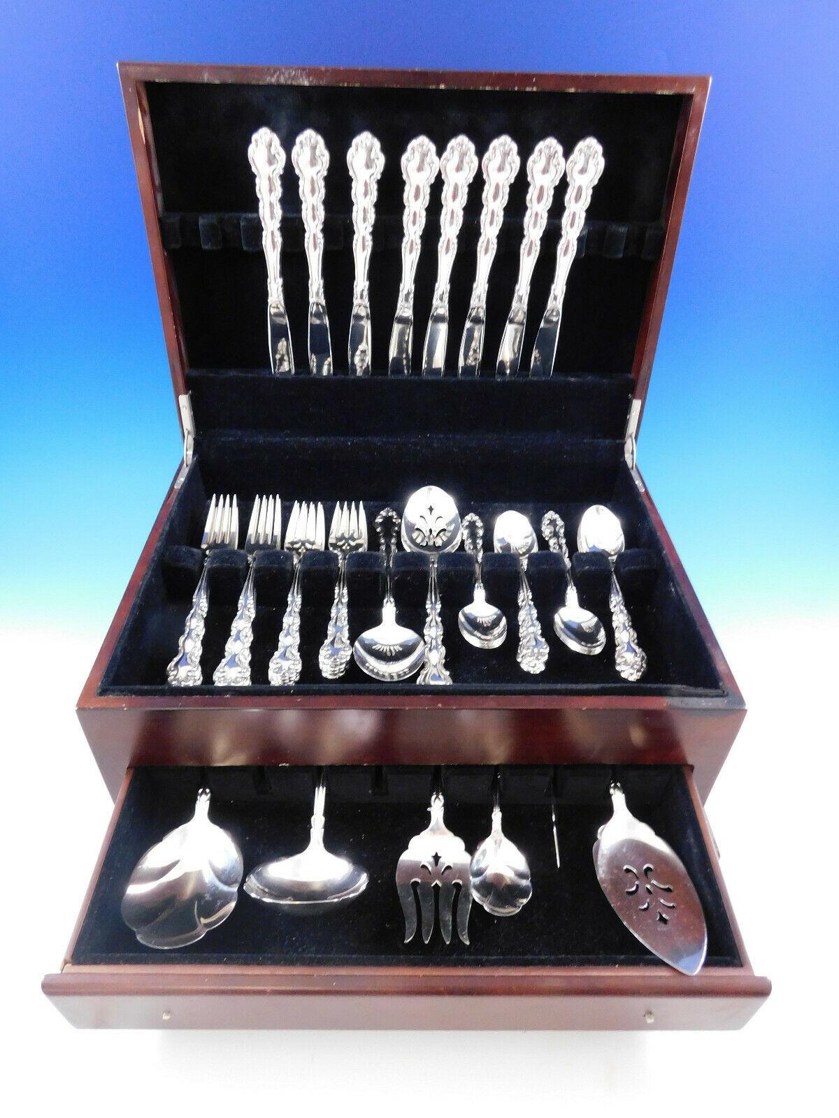 Modern Baroque by Community / Oneida Silverplate estate Flatware set - 48 Pieces. This set includes:

8 Knives, 9