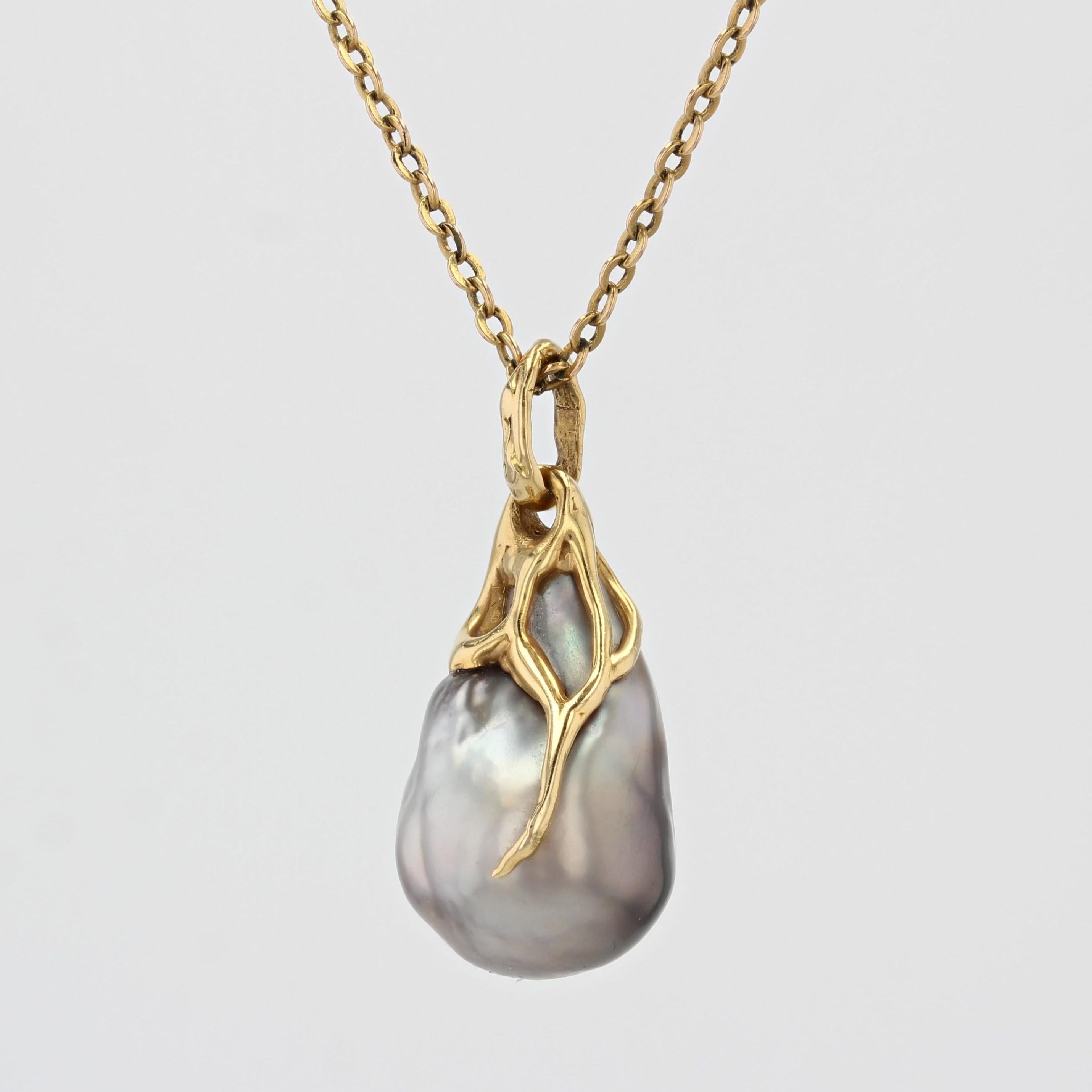Modern Baroque Grey Pearl 18 Karat Yellow Gold Pendant For Sale 1