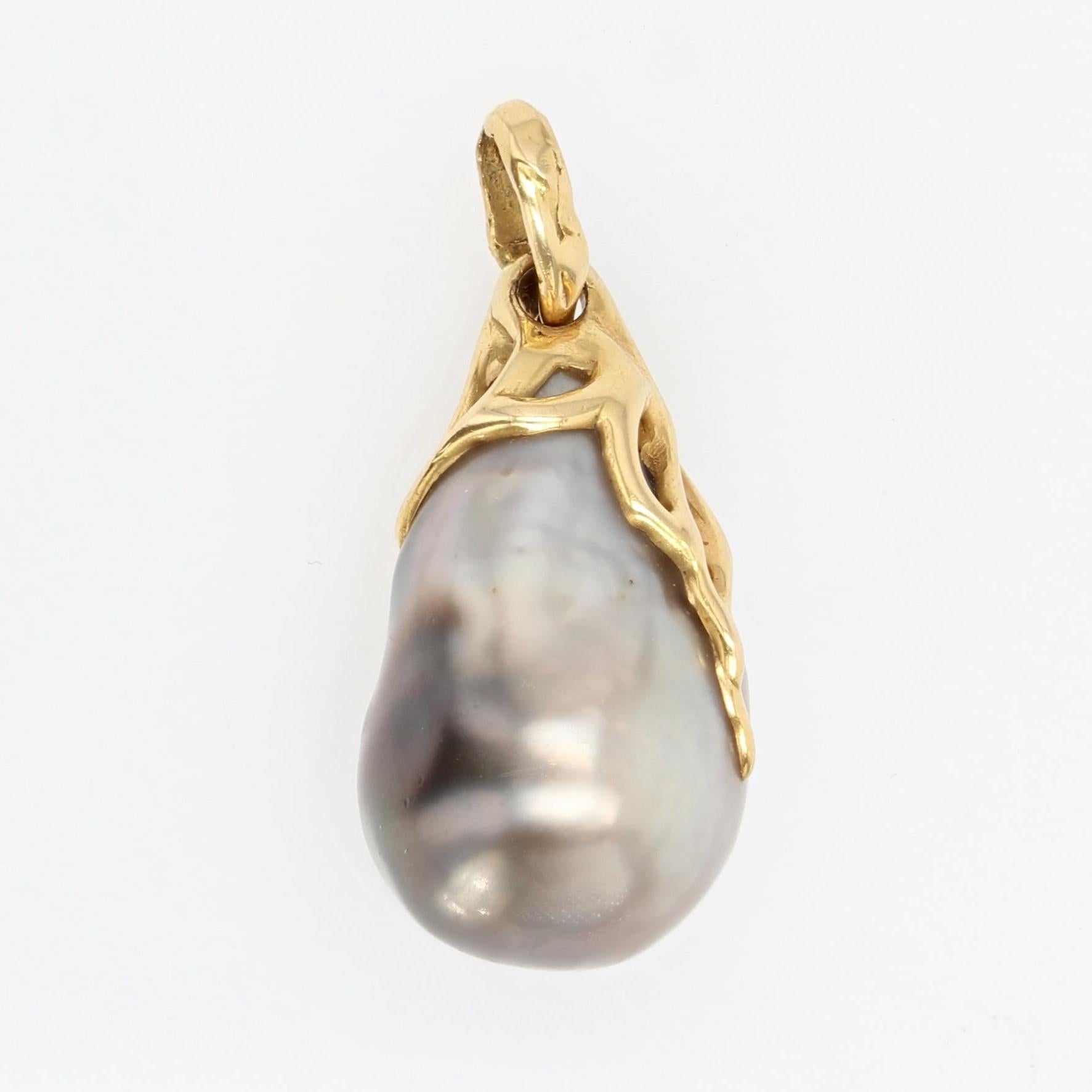 Modern Baroque Grey Pearl 18 Karat Yellow Gold Pendant For Sale 3