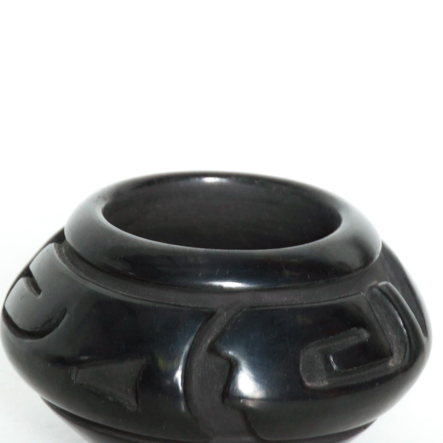 black pueblo pottery