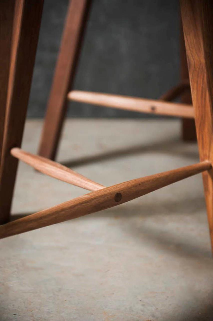 3 legged stool wood