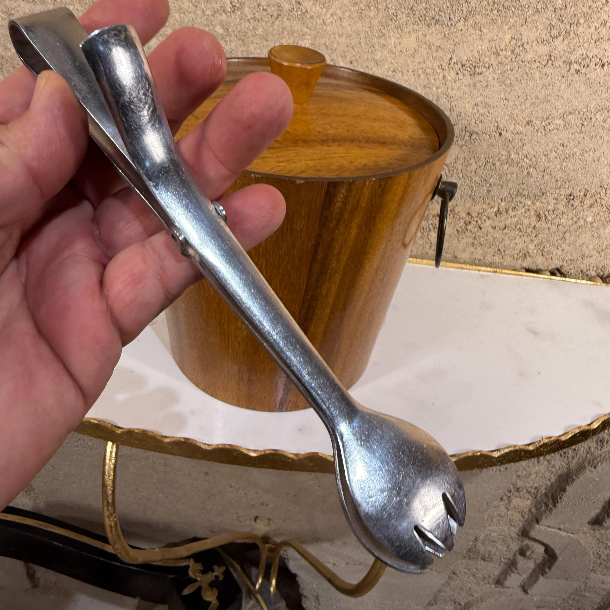 Oggetti da bar moderni Set di secchielli per il ghiaccio in legno di noce Pinze in acciaio inossidabile 1960s Giappone in vendita 4