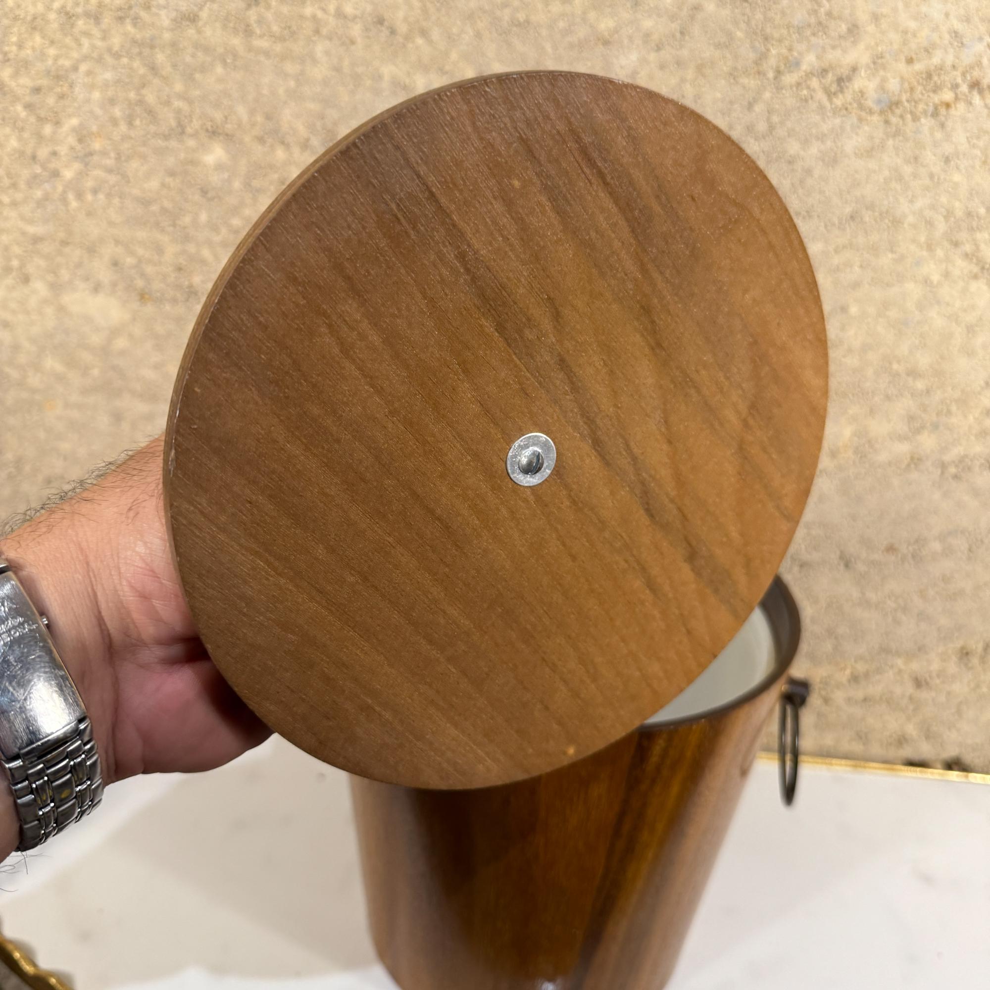 Oggetti da bar moderni Set di secchielli per il ghiaccio in legno di noce Pinze in acciaio inossidabile 1960s Giappone in vendita 5